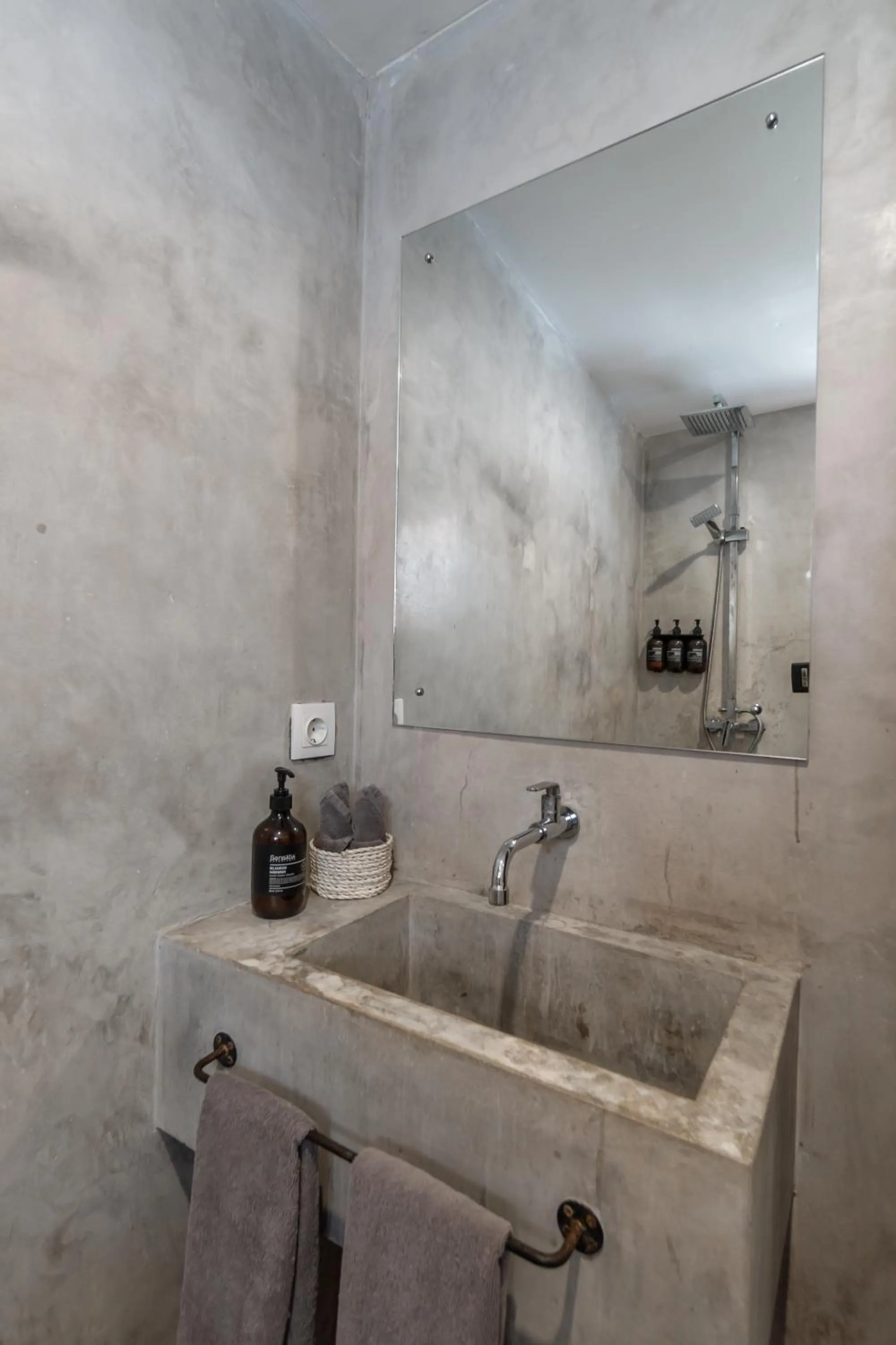 Shower in The Room Padang-Padang