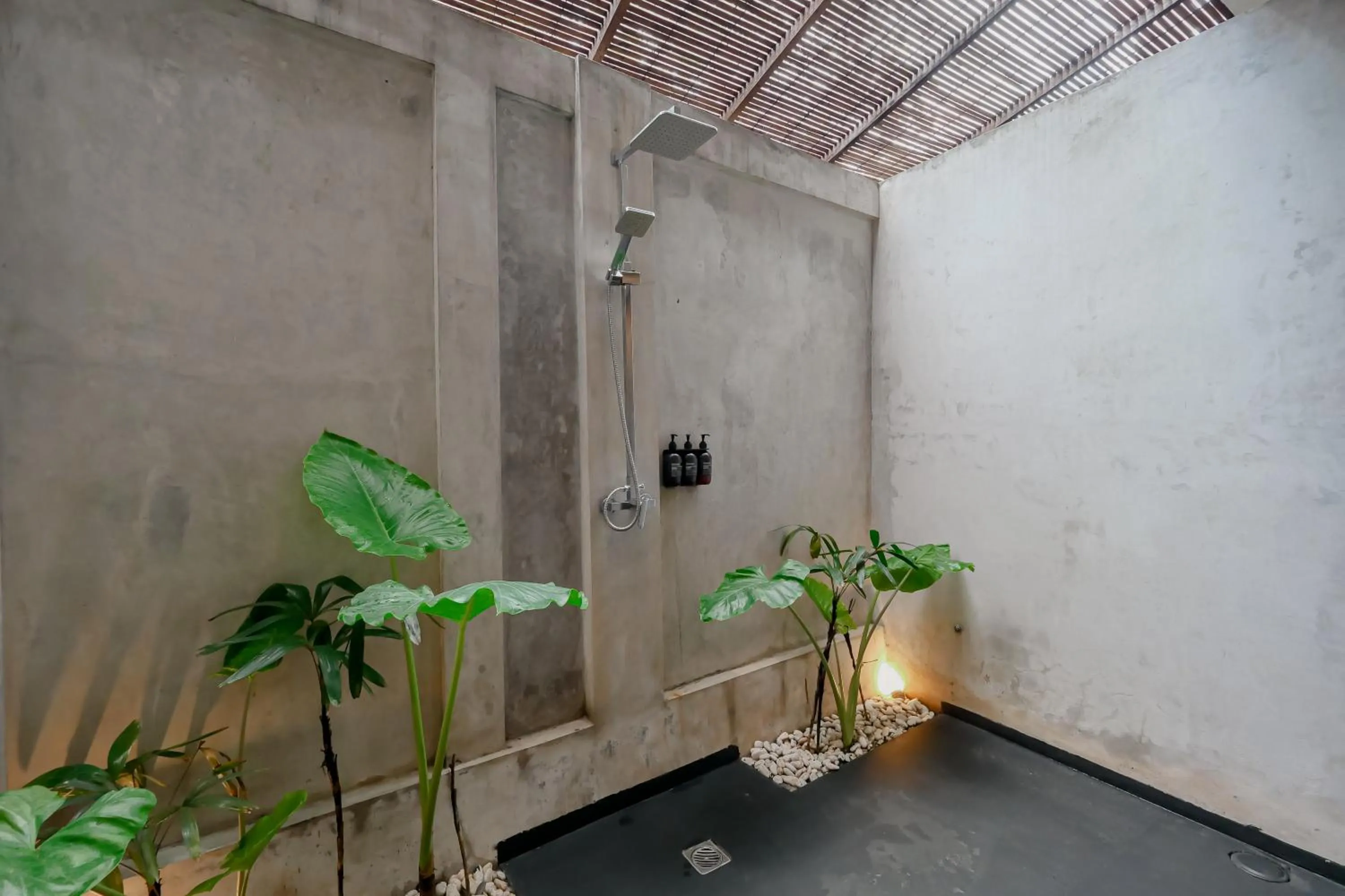 Shower in The Room Padang-Padang