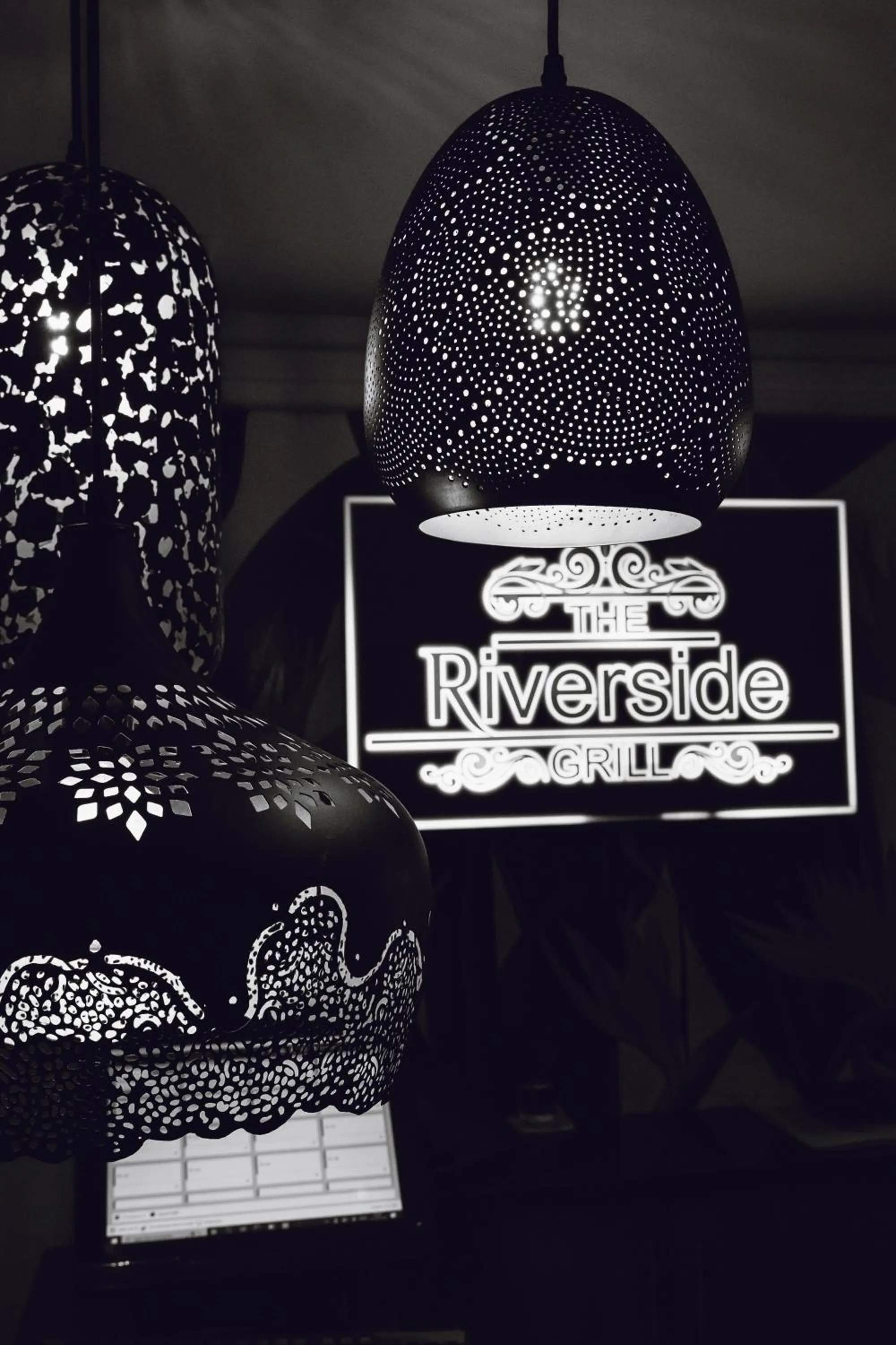 Restaurant/places to eat in The Riverside Hotel