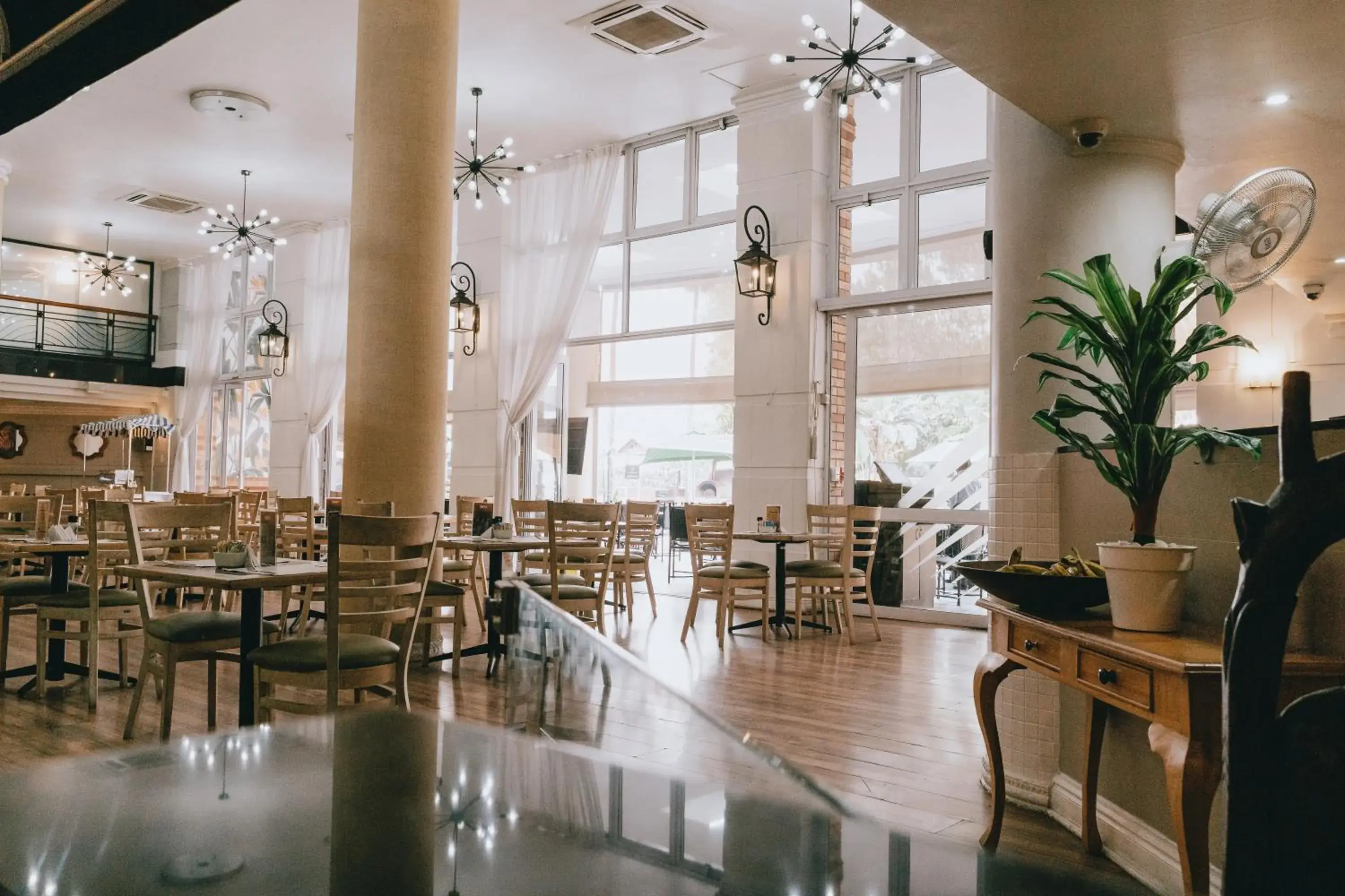 Restaurant/places to eat in The Riverside Hotel Restaurant/places to eat in The Riverside Hotel