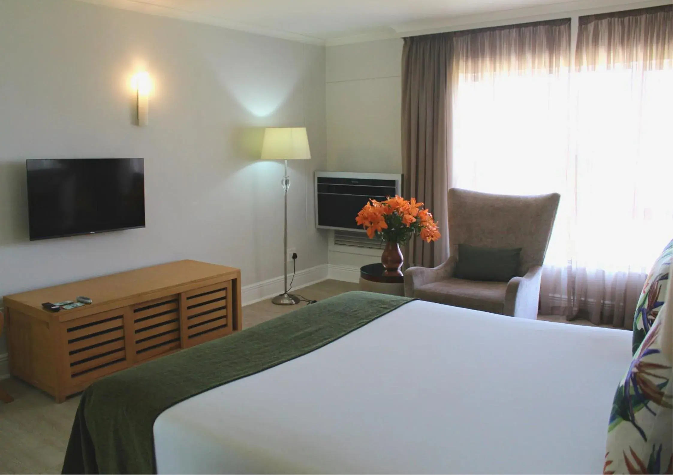 Deluxe Double or Twin Room with River View in The Riverside Hotel Deluxe Double or Twin Room with River View in The Riverside Hotel