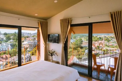 Dalat Frames
