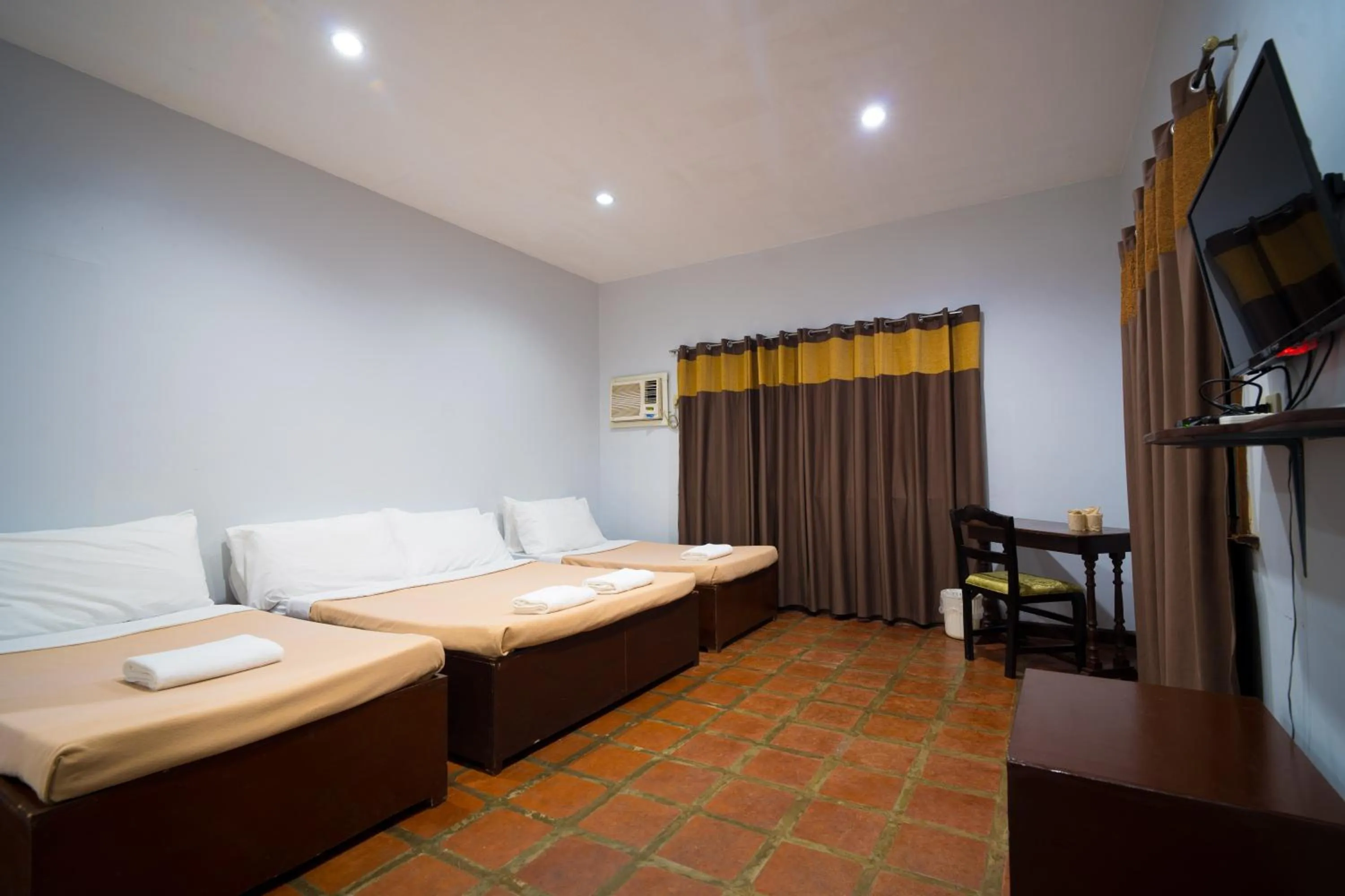 Bed in Lisland Rainforest Resort