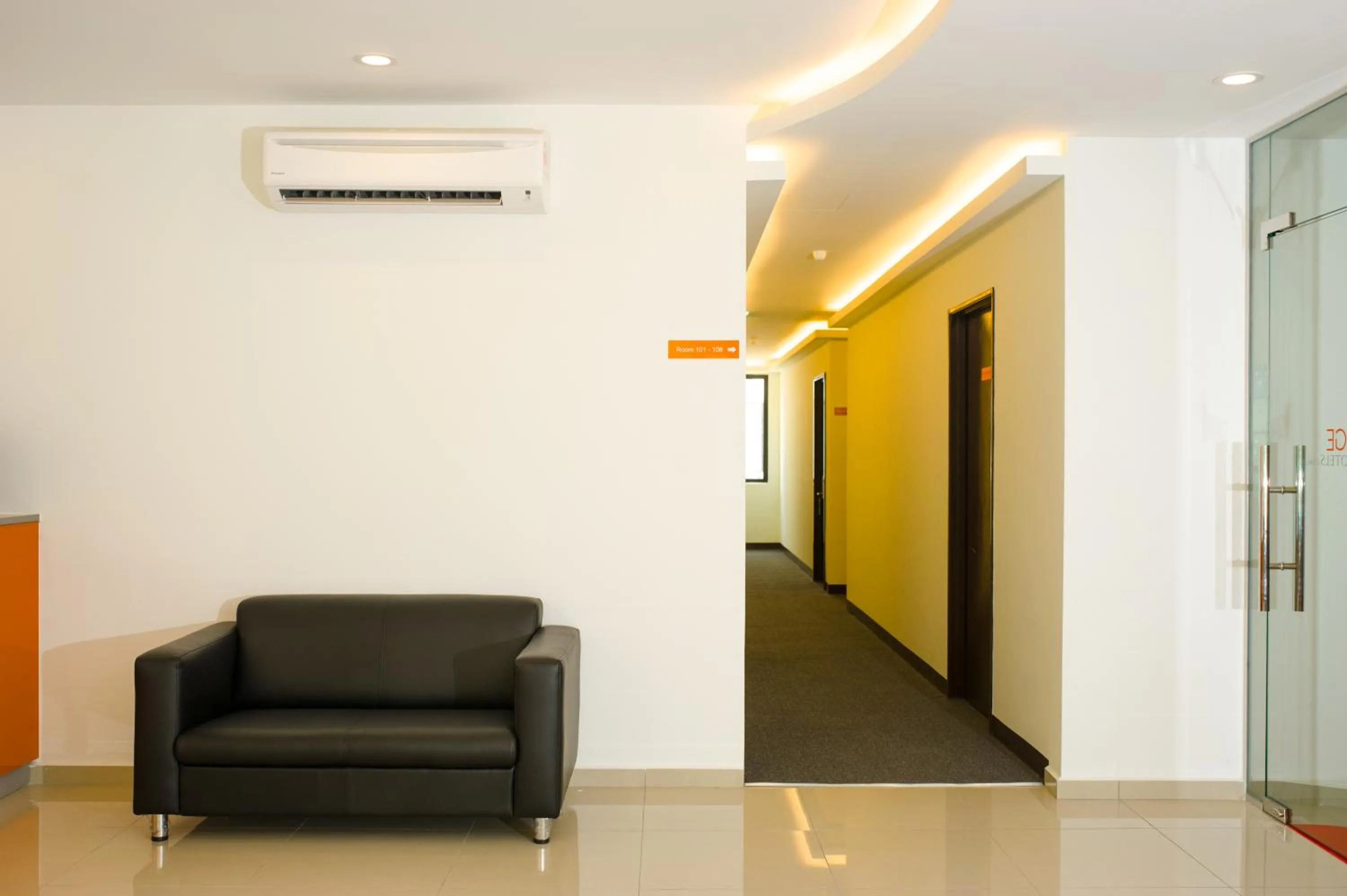 Communal lounge/ TV room in 1 Orange Hotel Sungai Buloh