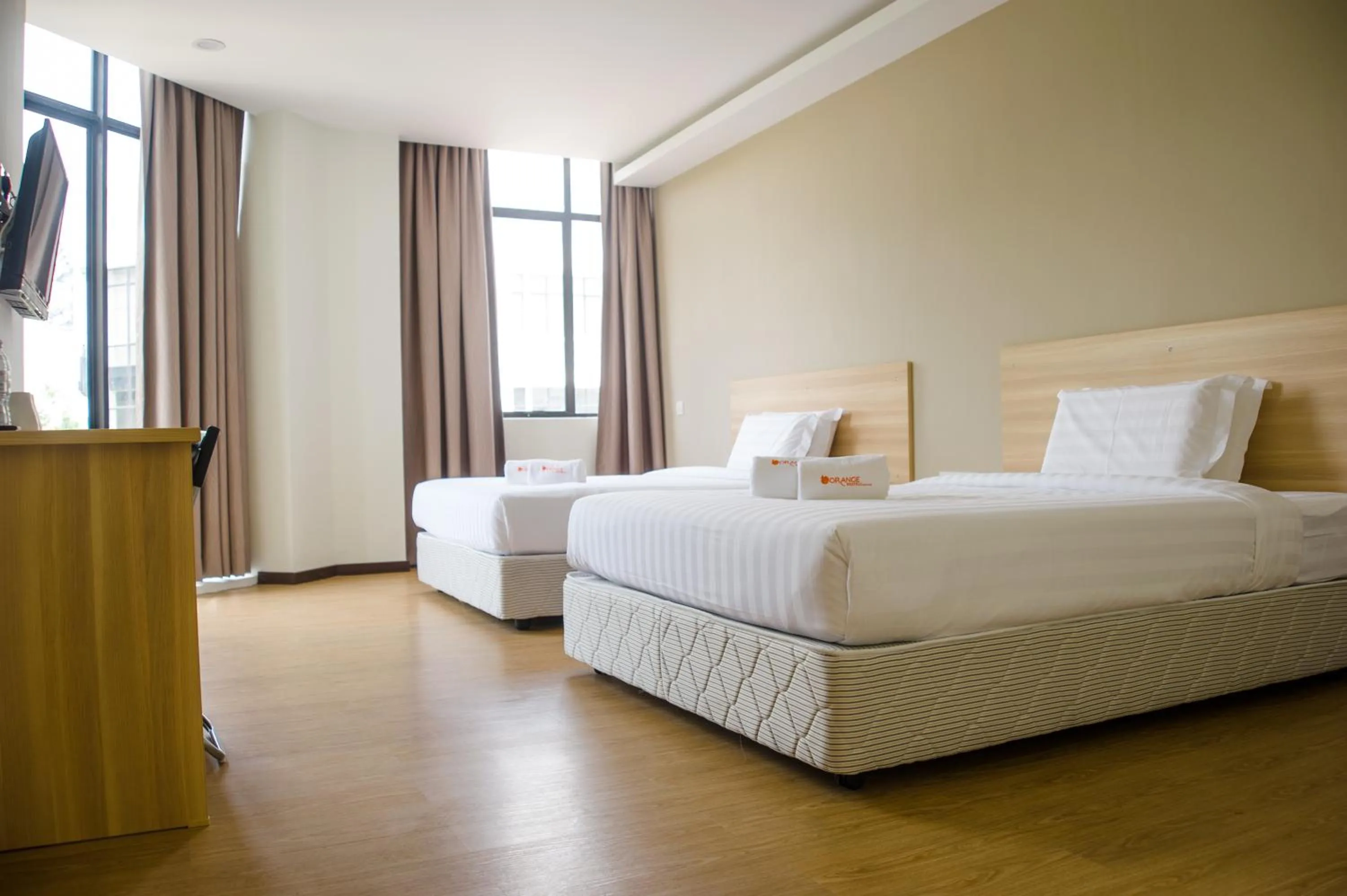 Photo of the whole room, Bed in 1 Orange Hotel Sungai Buloh