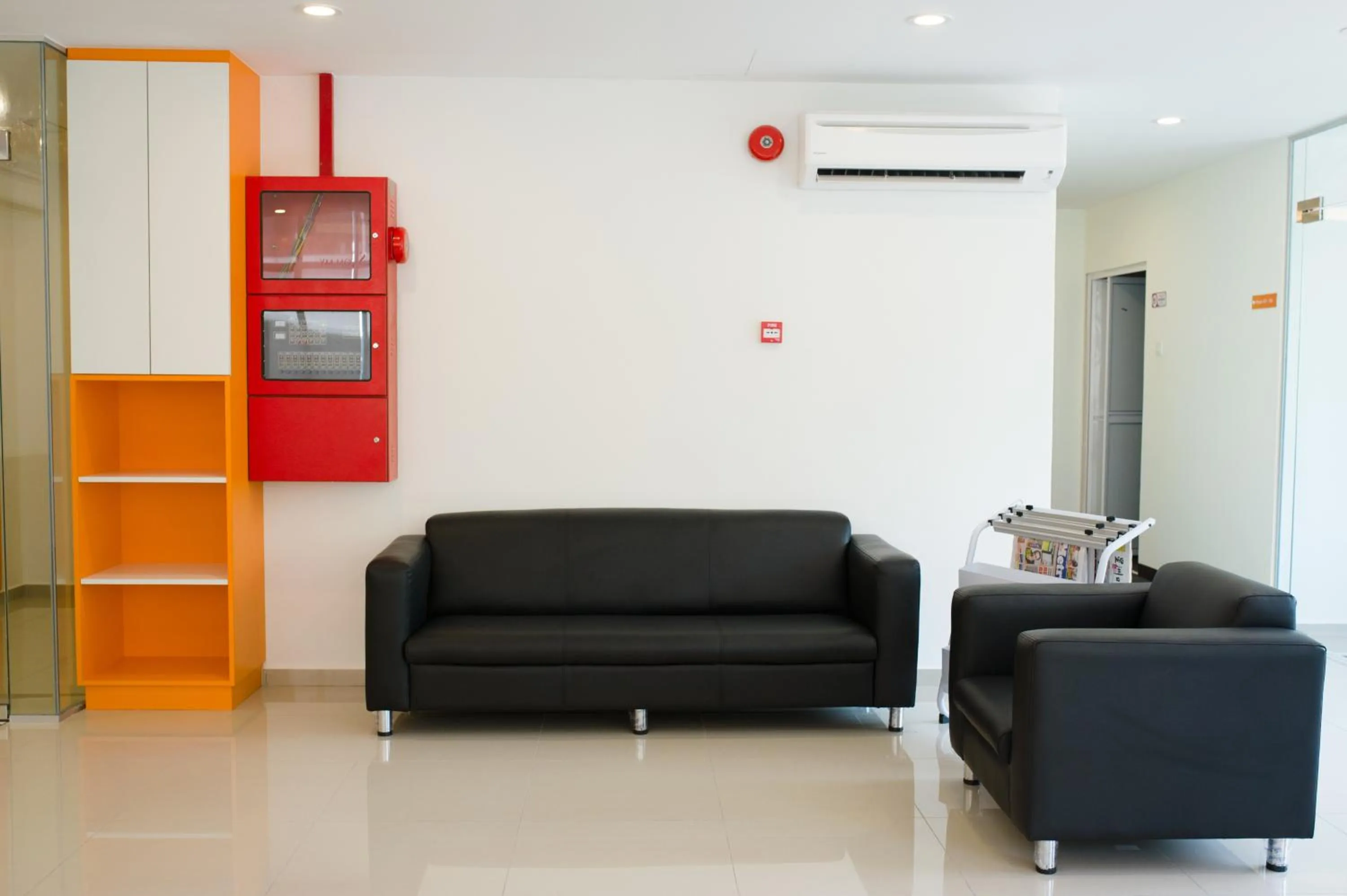 Communal lounge/ TV room in 1 Orange Hotel Sungai Buloh
