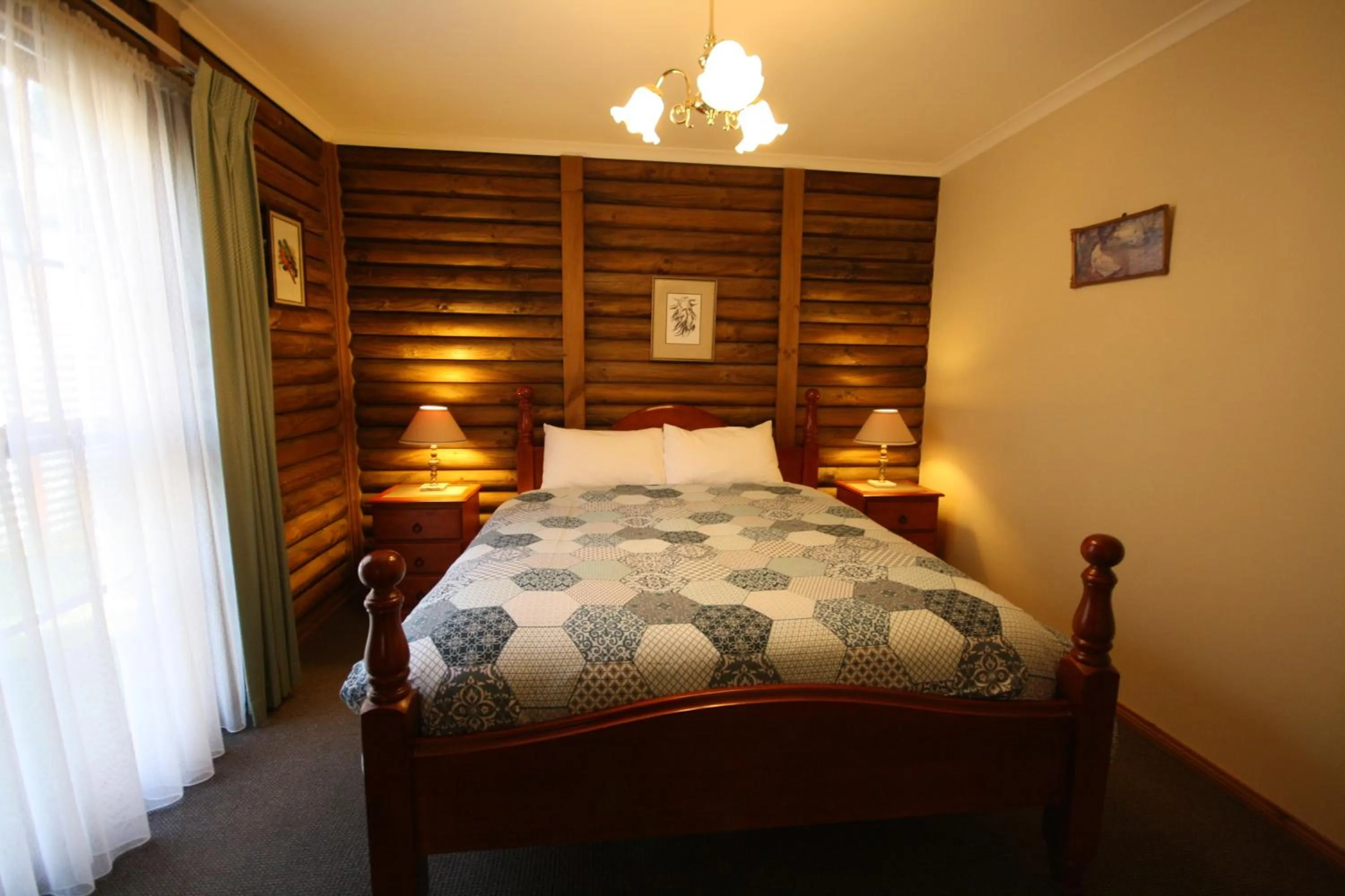 Bed in Halls Gap Log Cabins