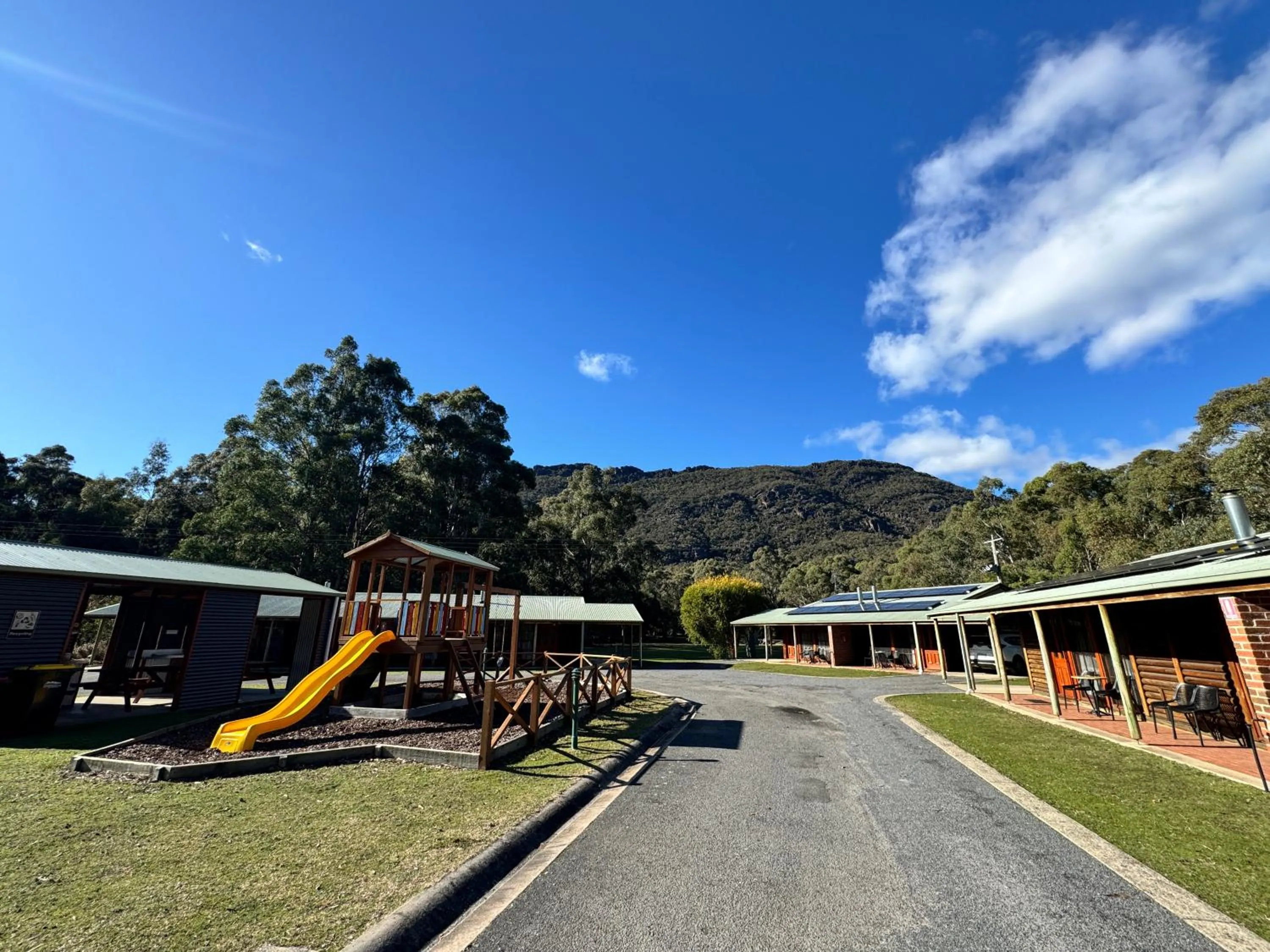 Day in Halls Gap Log Cabins