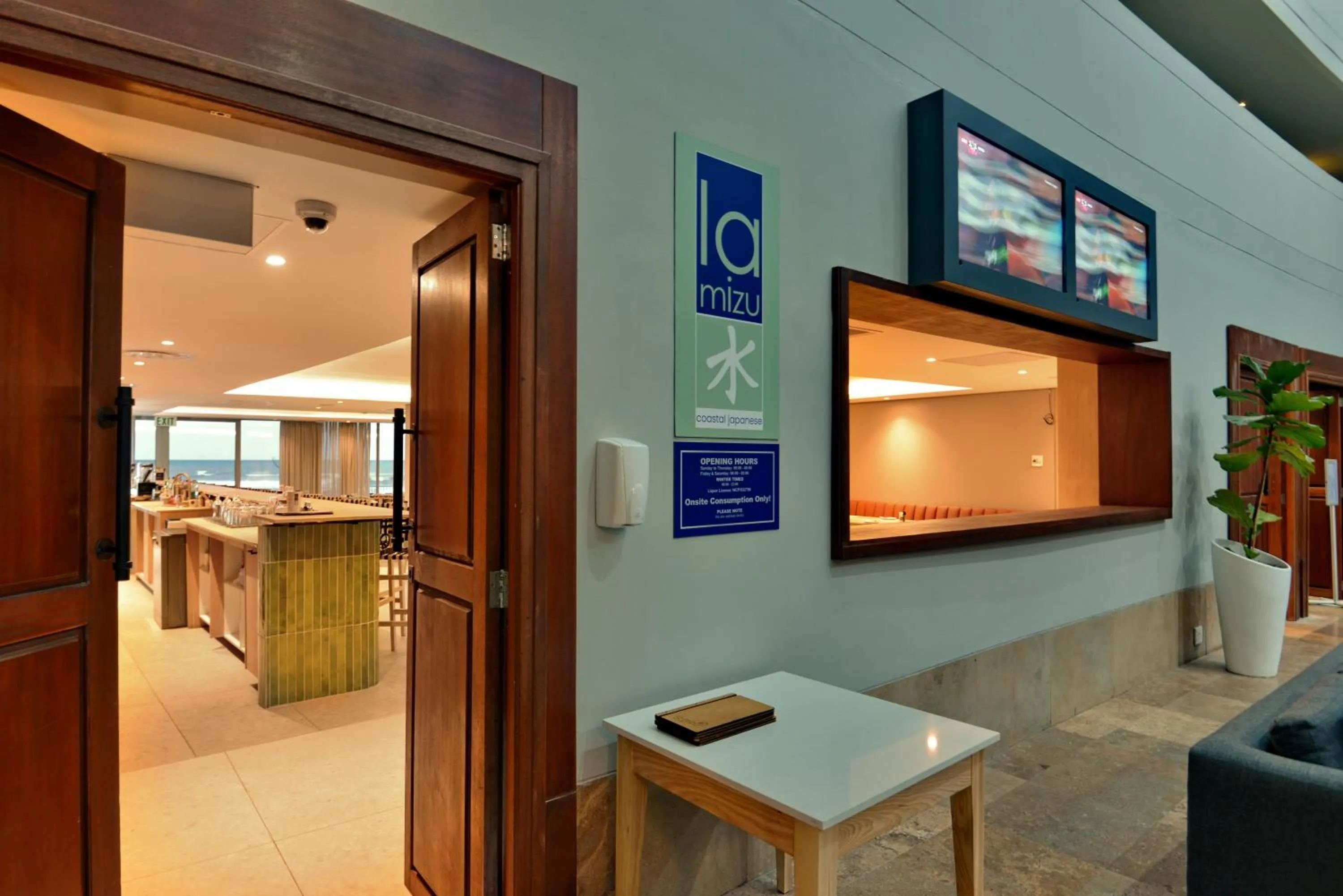 Restaurant/places to eat in Lagoon Beach Hotel & Spa