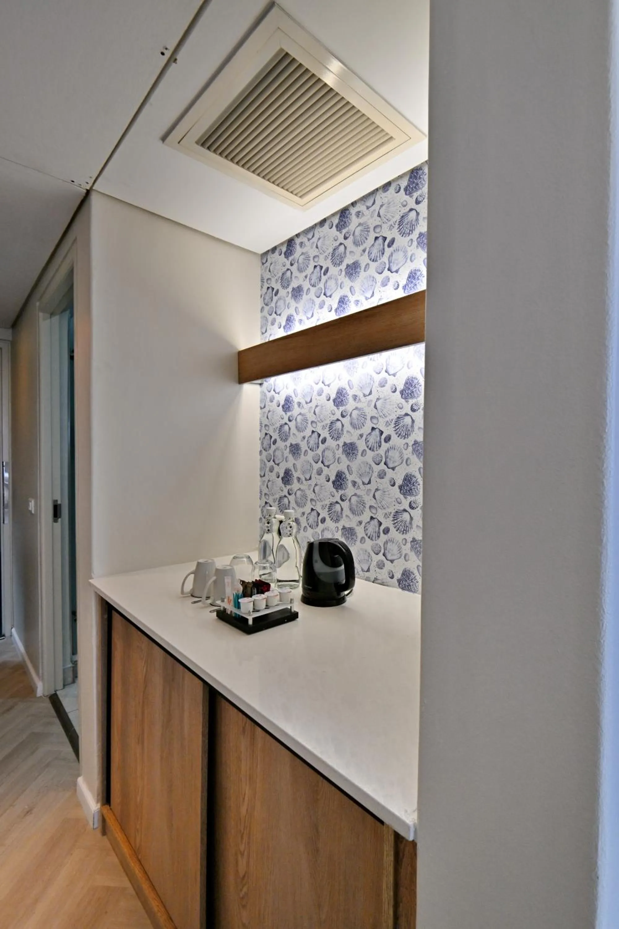 Coffee/tea facilities in Lagoon Beach Hotel & Spa