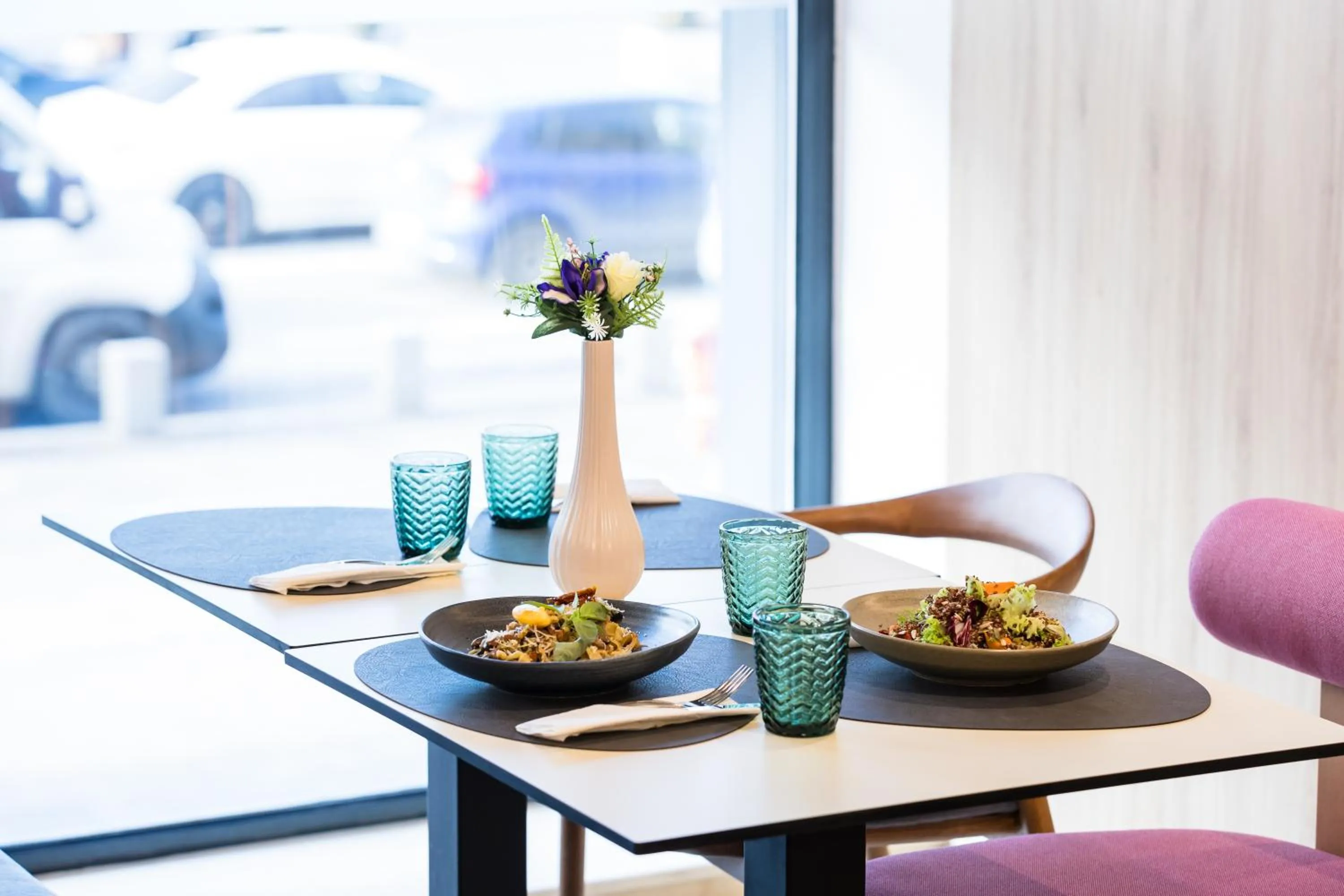 Restaurant/places to eat in Mercure Bucharest Cantemir