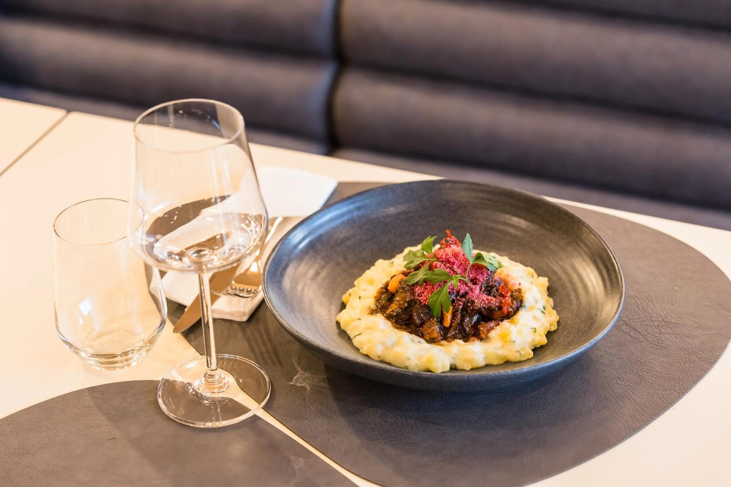 Restaurant/places to eat in Mercure Bucharest Cantemir