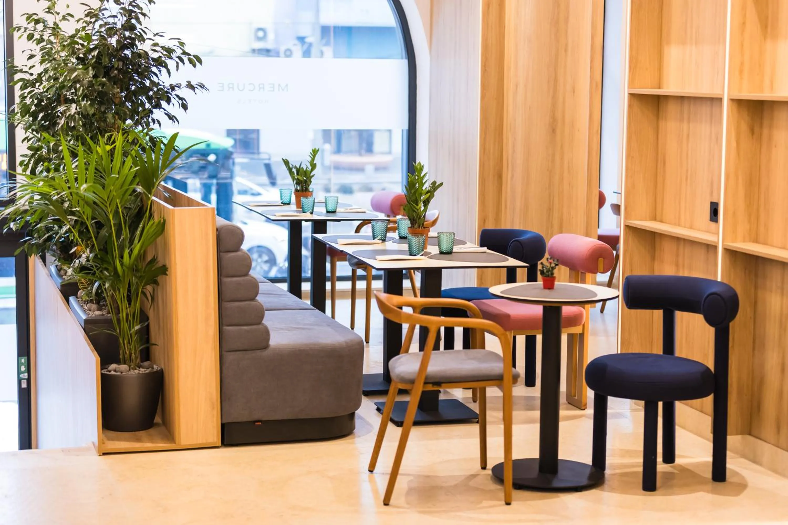 Restaurant/places to eat in Mercure Bucharest Cantemir