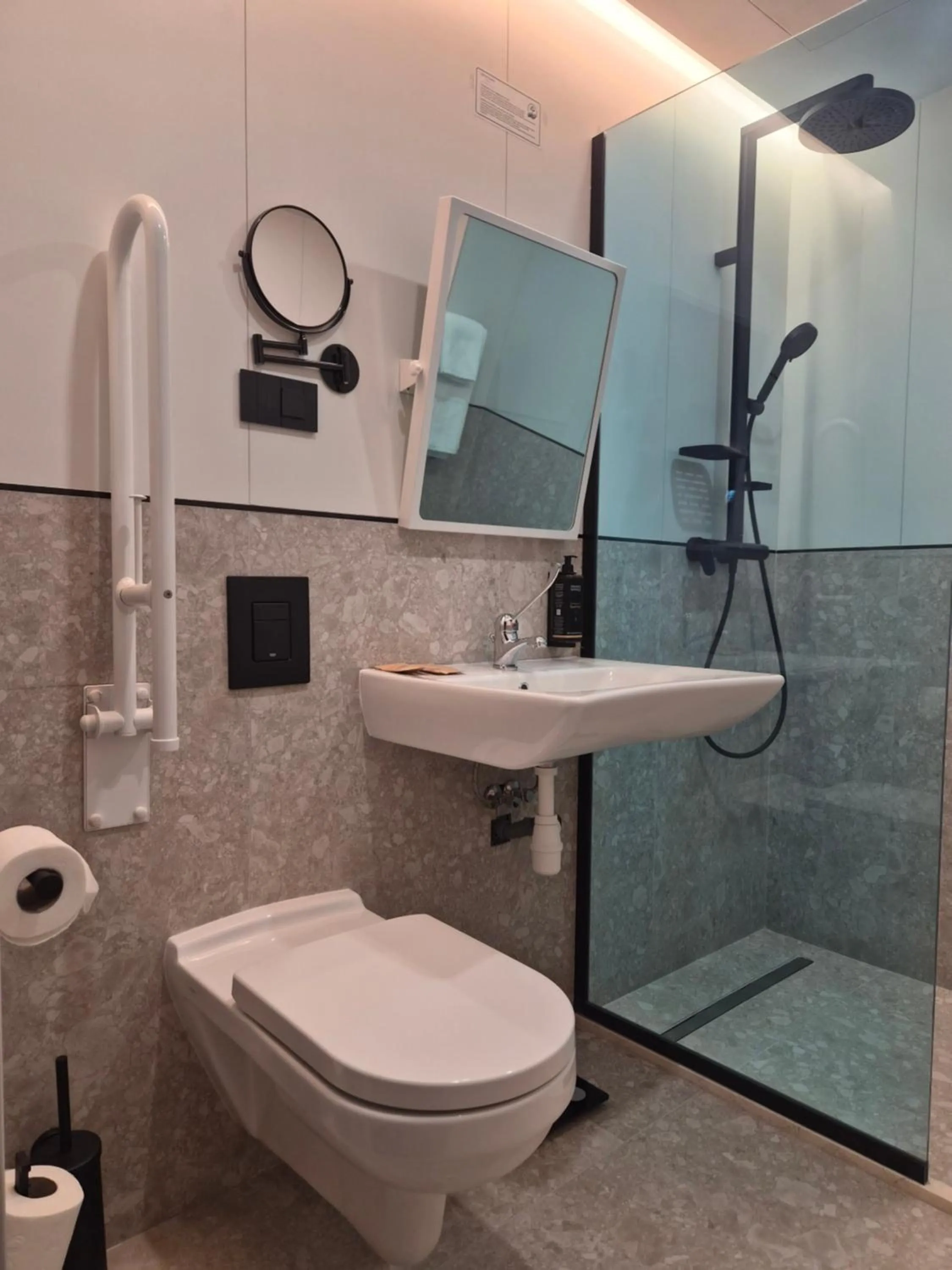Bathroom in Mercure Bucharest Cantemir
