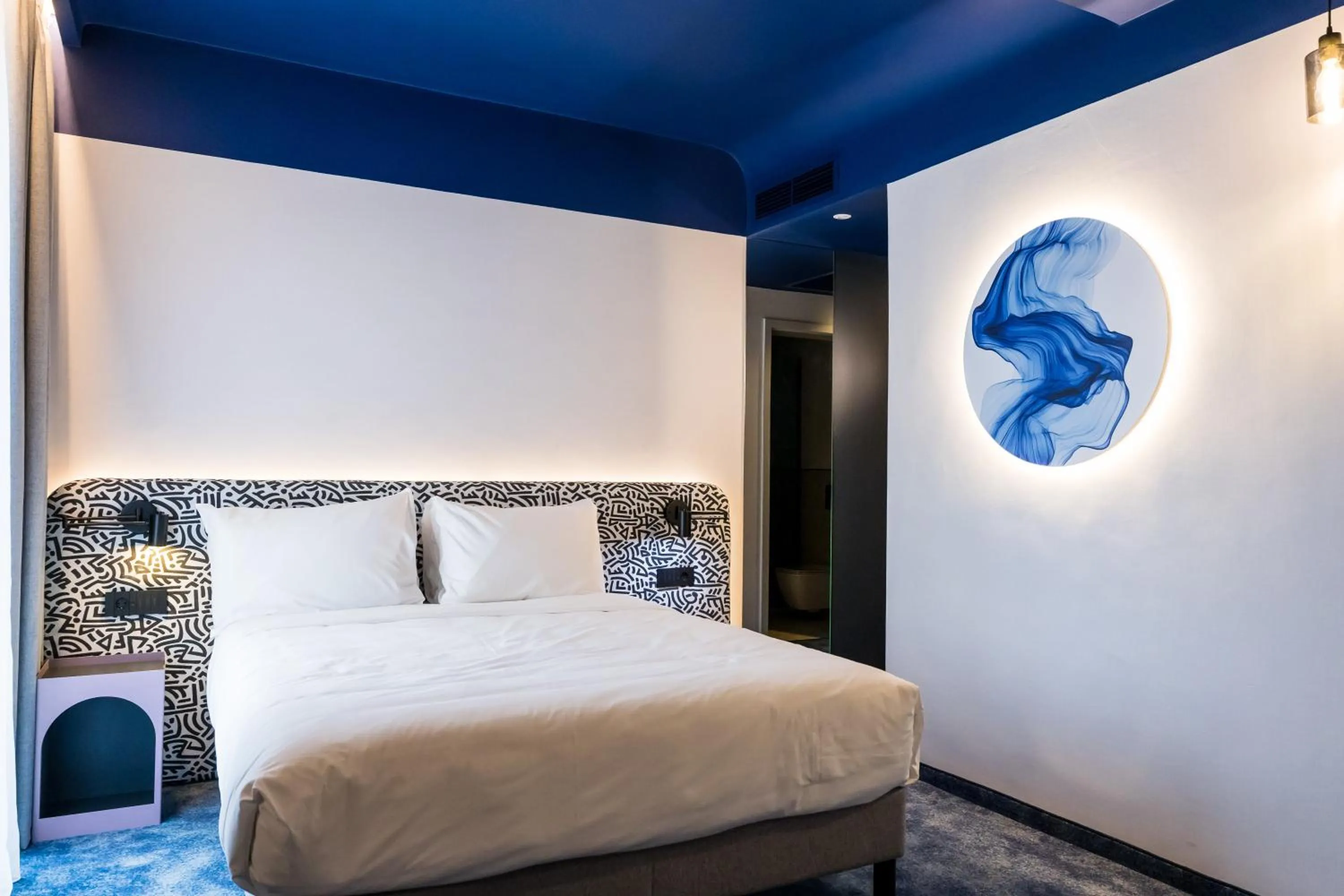 Bed in Mercure Bucharest Cantemir