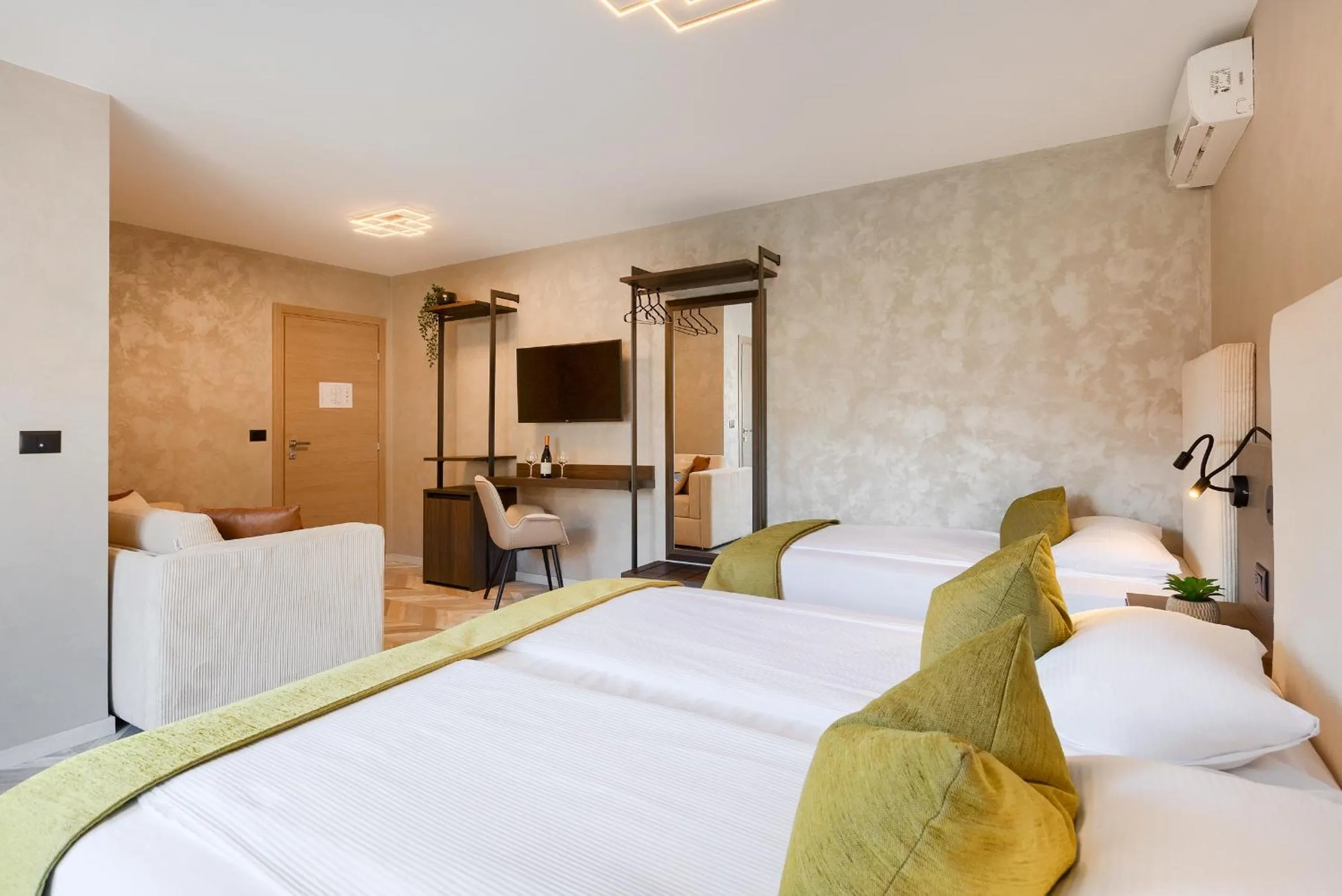 Bed in Pula City Center Accommodation - Breakfast included