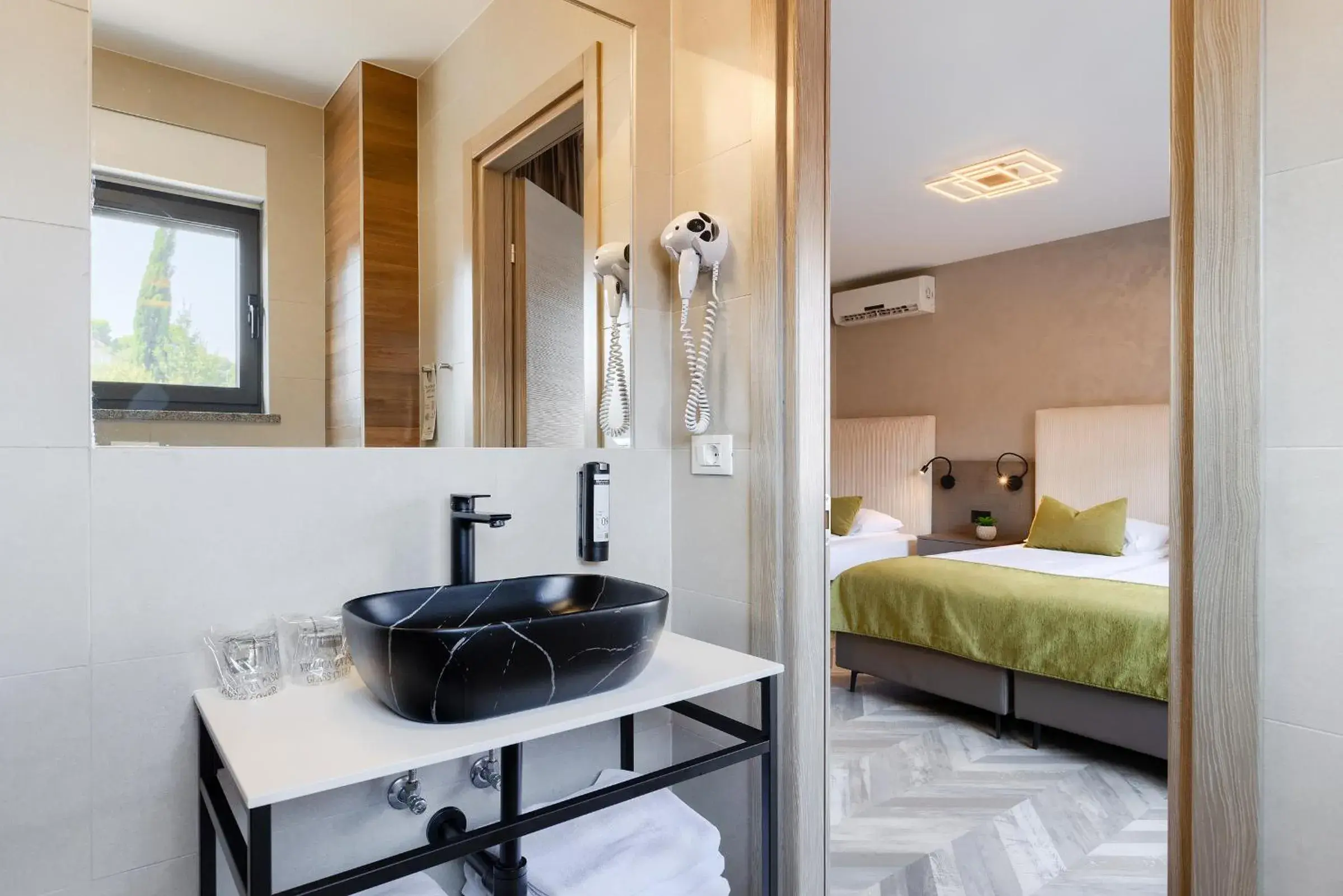 Bathroom, Bed in Pula City Center Accommodation - Breakfast included Bathroom, Bed in Pula City Center Accommodation - Breakfast included