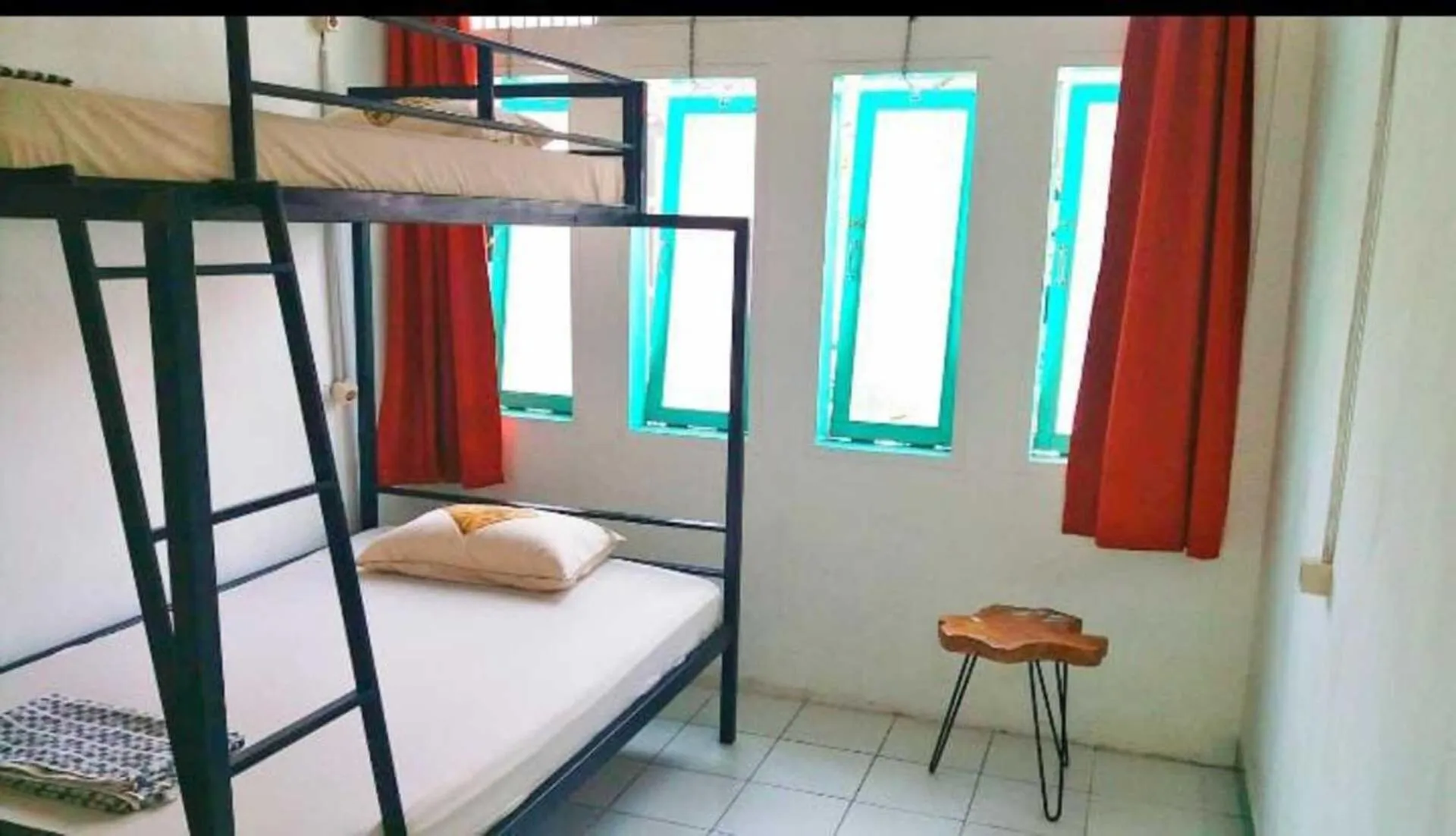 Bed in Laura's Backpacker 523