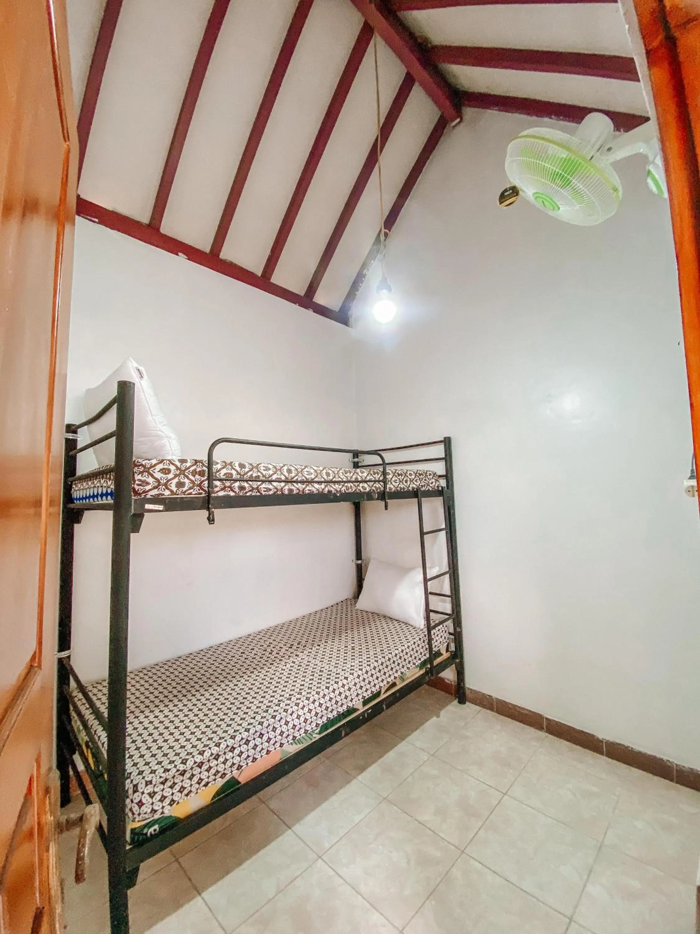 Bed in Laura's Backpacker 523