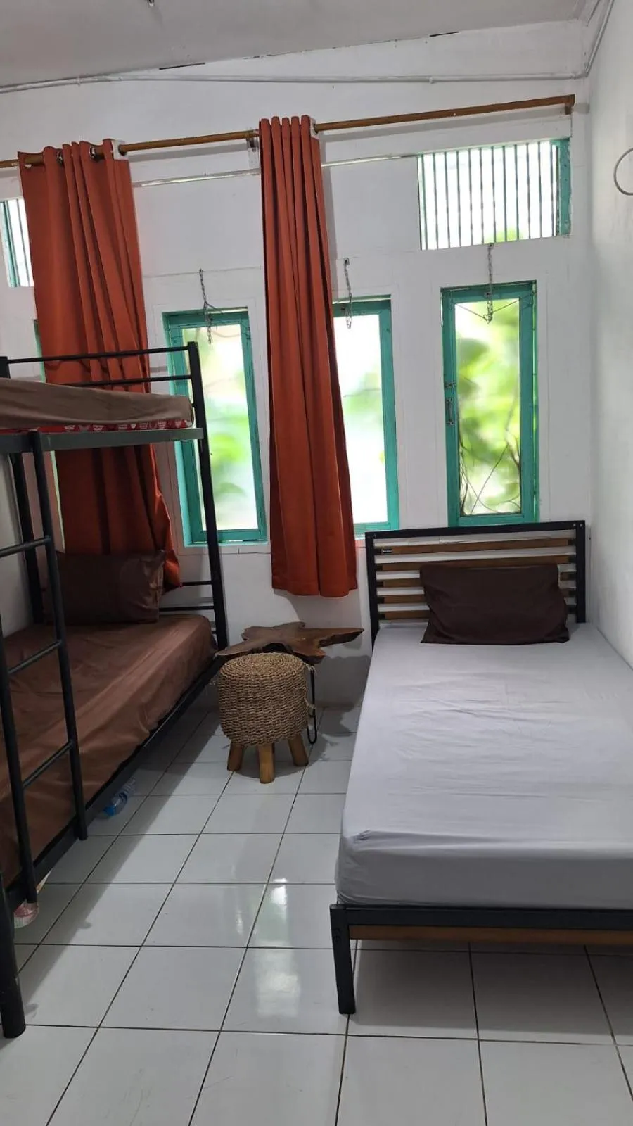 Bed in Laura's Backpacker 523