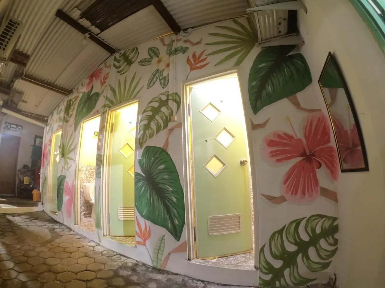 Shower in Laura's Backpacker 523