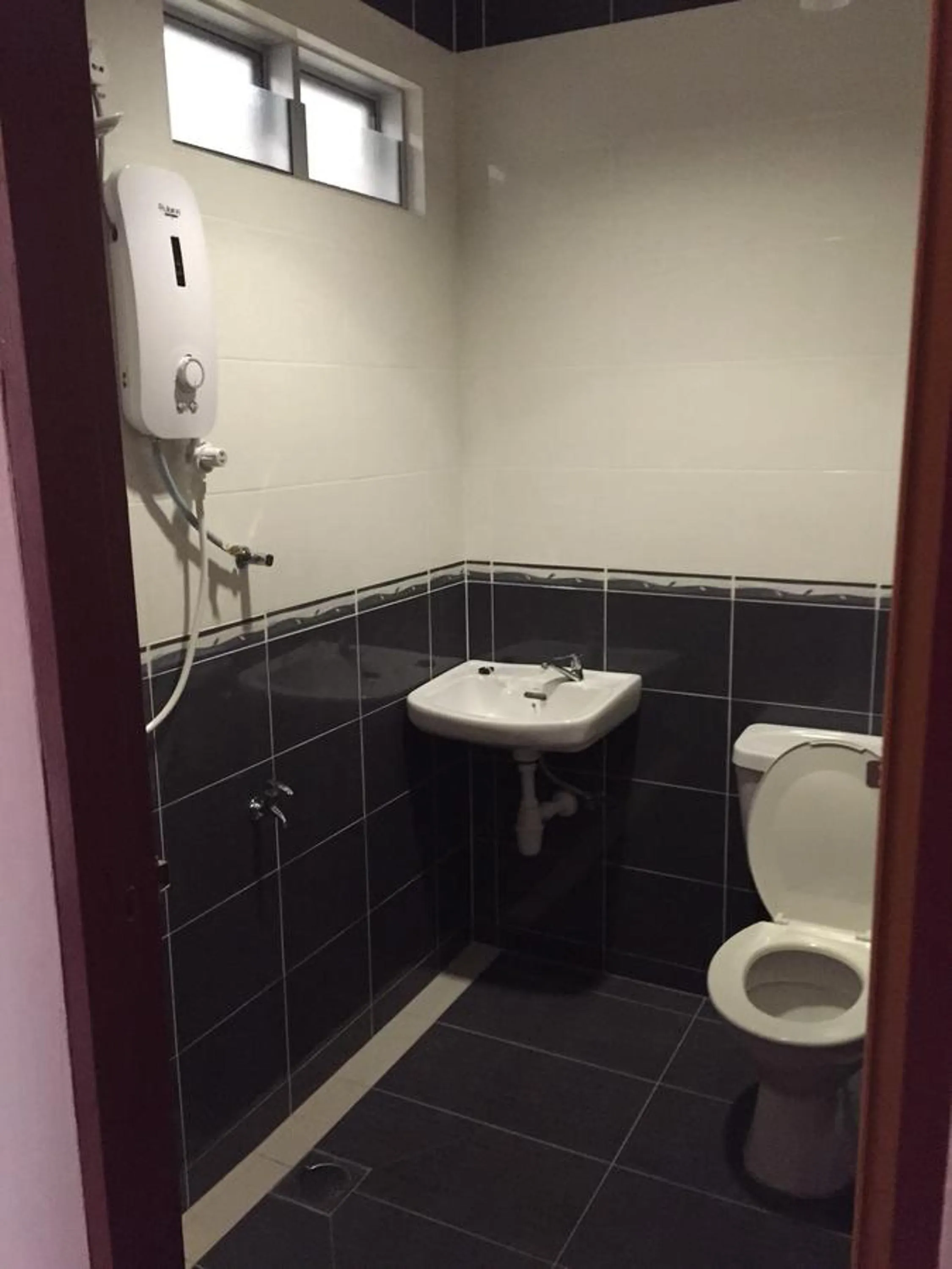 Tas Sakura Budget Hotel