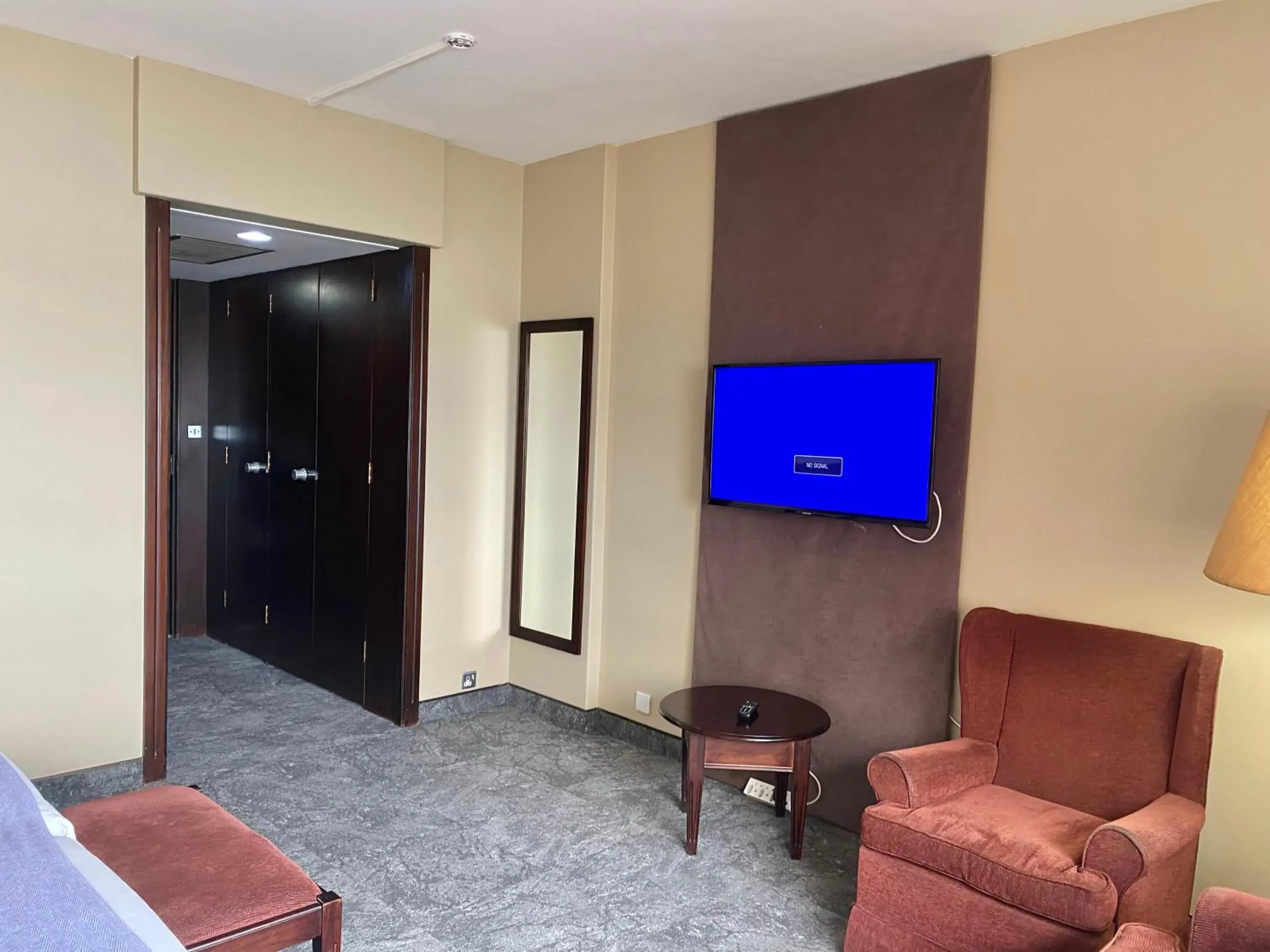 Deluxe Queen Room in The Royal Hotel by Coastlands Hotels & Resorts Deluxe Queen Room in The Royal Hotel by Coastlands Hotels & Resorts