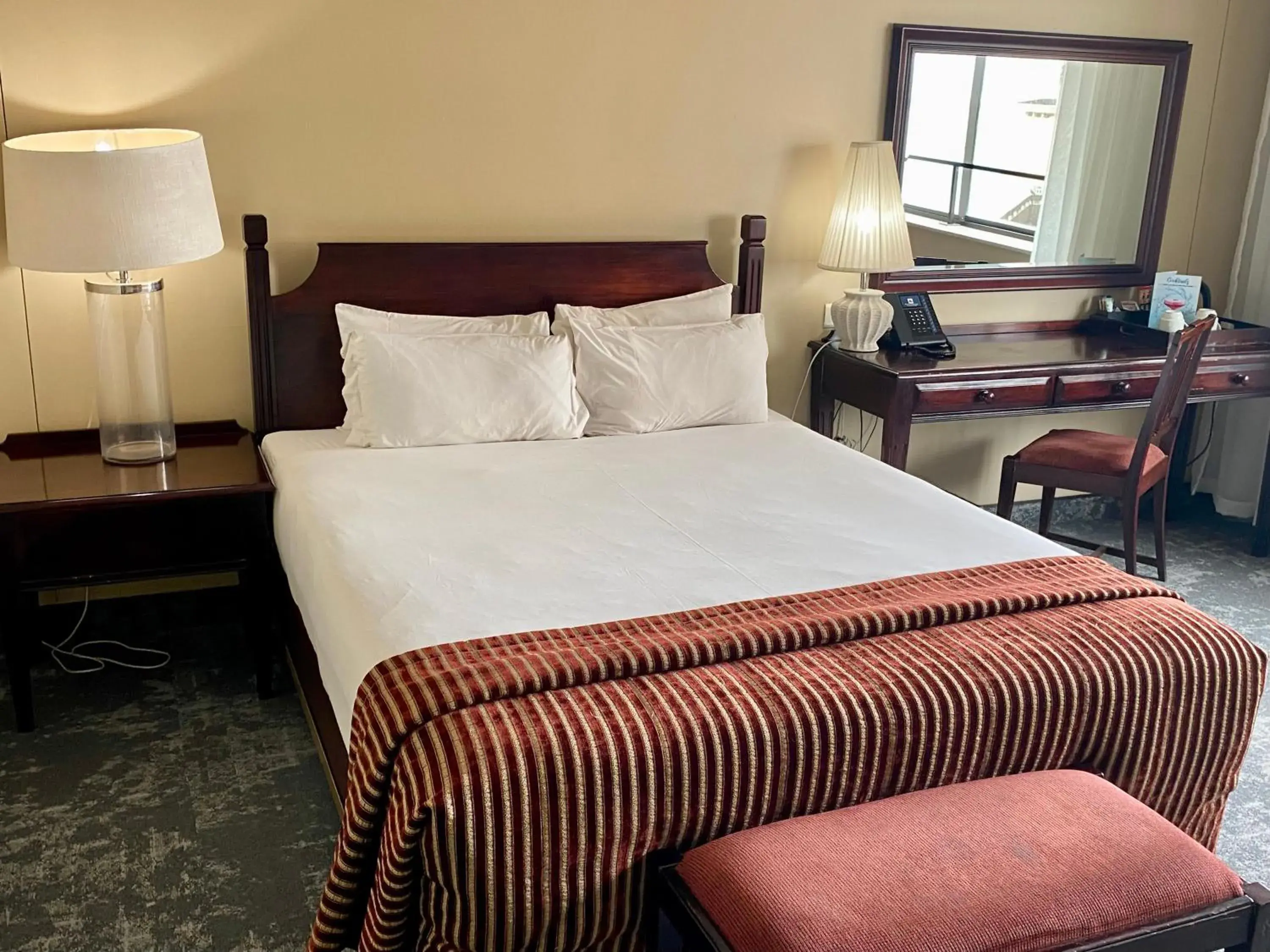 Deluxe Queen Room in The Royal Hotel by Coastlands Hotels & Resorts Deluxe Queen Room in The Royal Hotel by Coastlands Hotels & Resorts