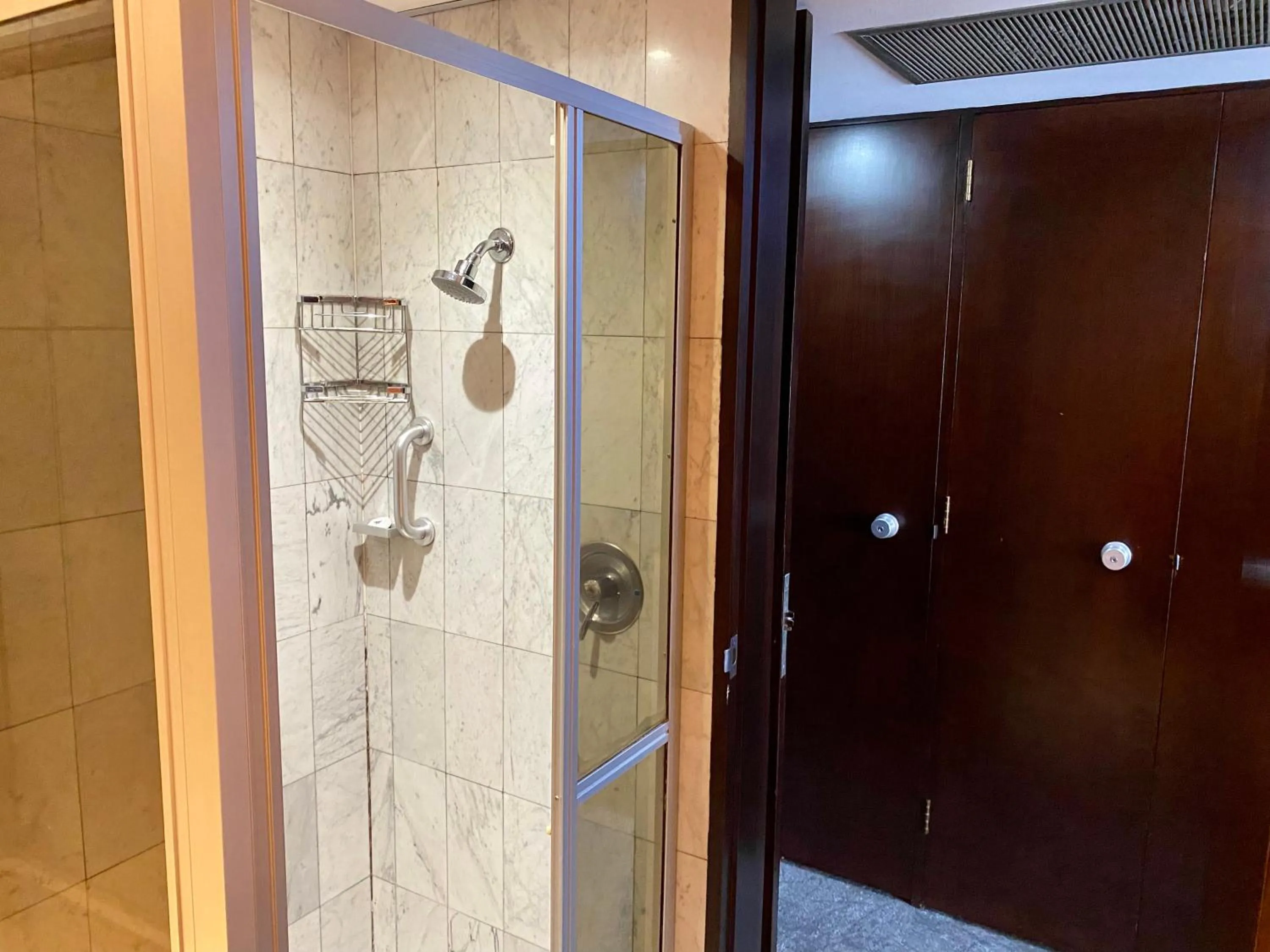 Shower in The Royal Hotel by Coastlands Hotels & Resorts