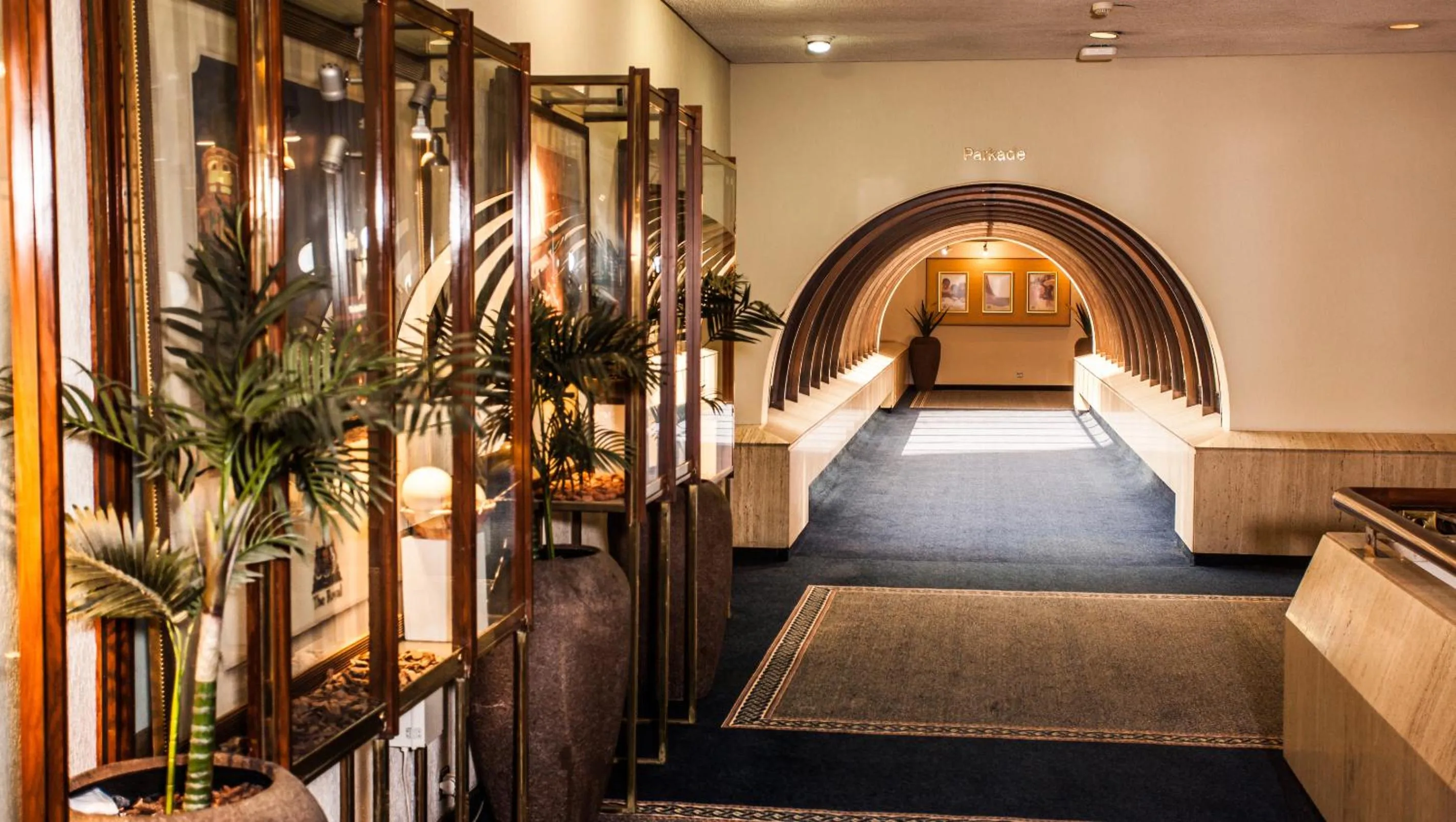 Lobby or reception, Bed in The Royal Hotel by Coastlands Hotels & Resorts