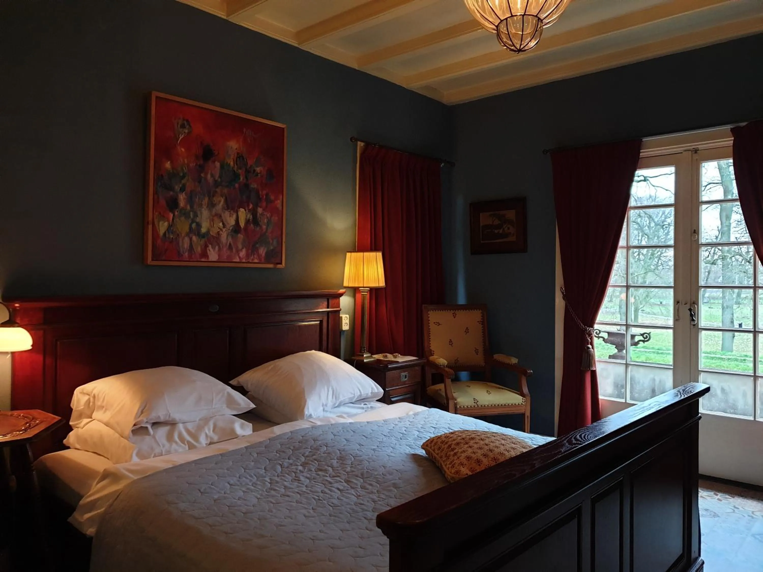 Bed in Deventer Heritage en Boutique B&B, museumhuis "De Worp", het huis met de theekoepel, logeren in authentiek historisch erfgoed