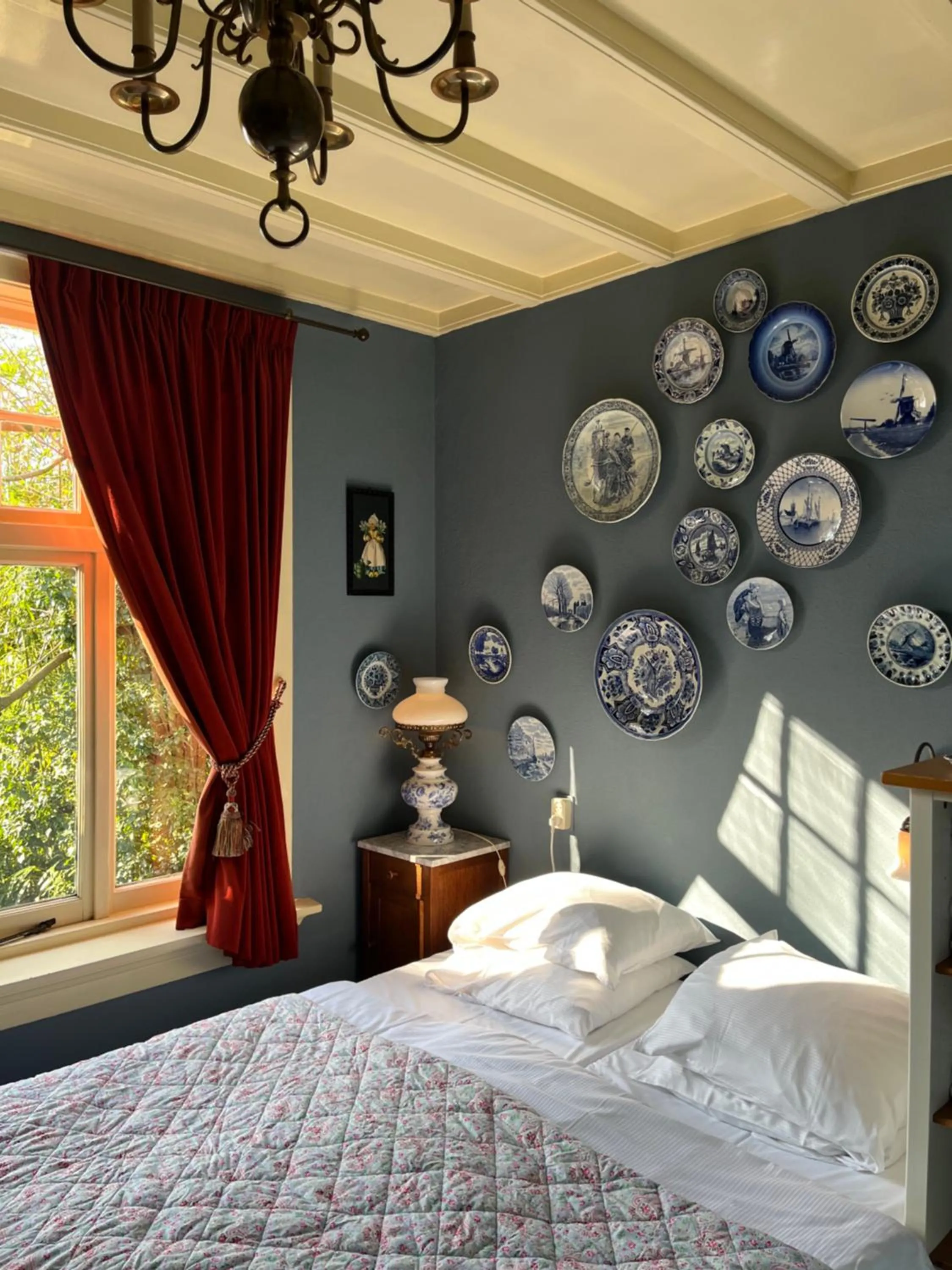 Bed in Deventer Heritage en Boutique B&B, museumhuis "De Worp", het huis met de theekoepel, logeren in authentiek historisch erfgoed
