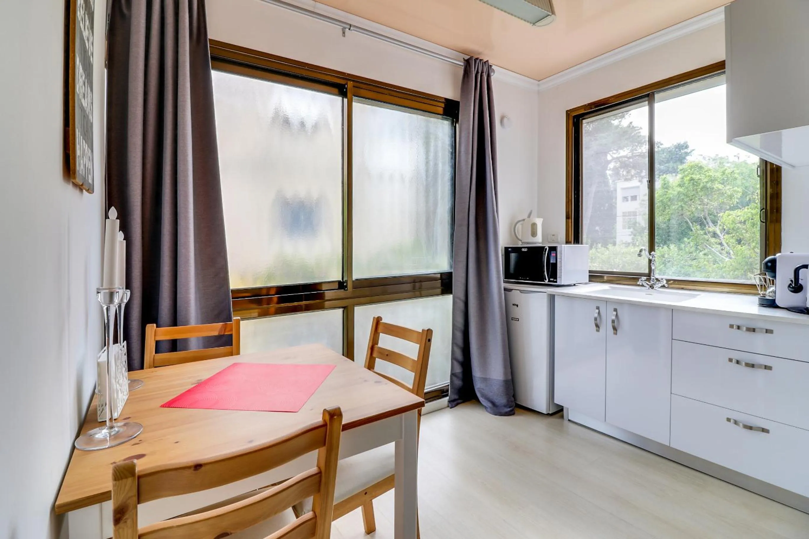 Kitchen or kitchenette in Carmel Boutique Apartments