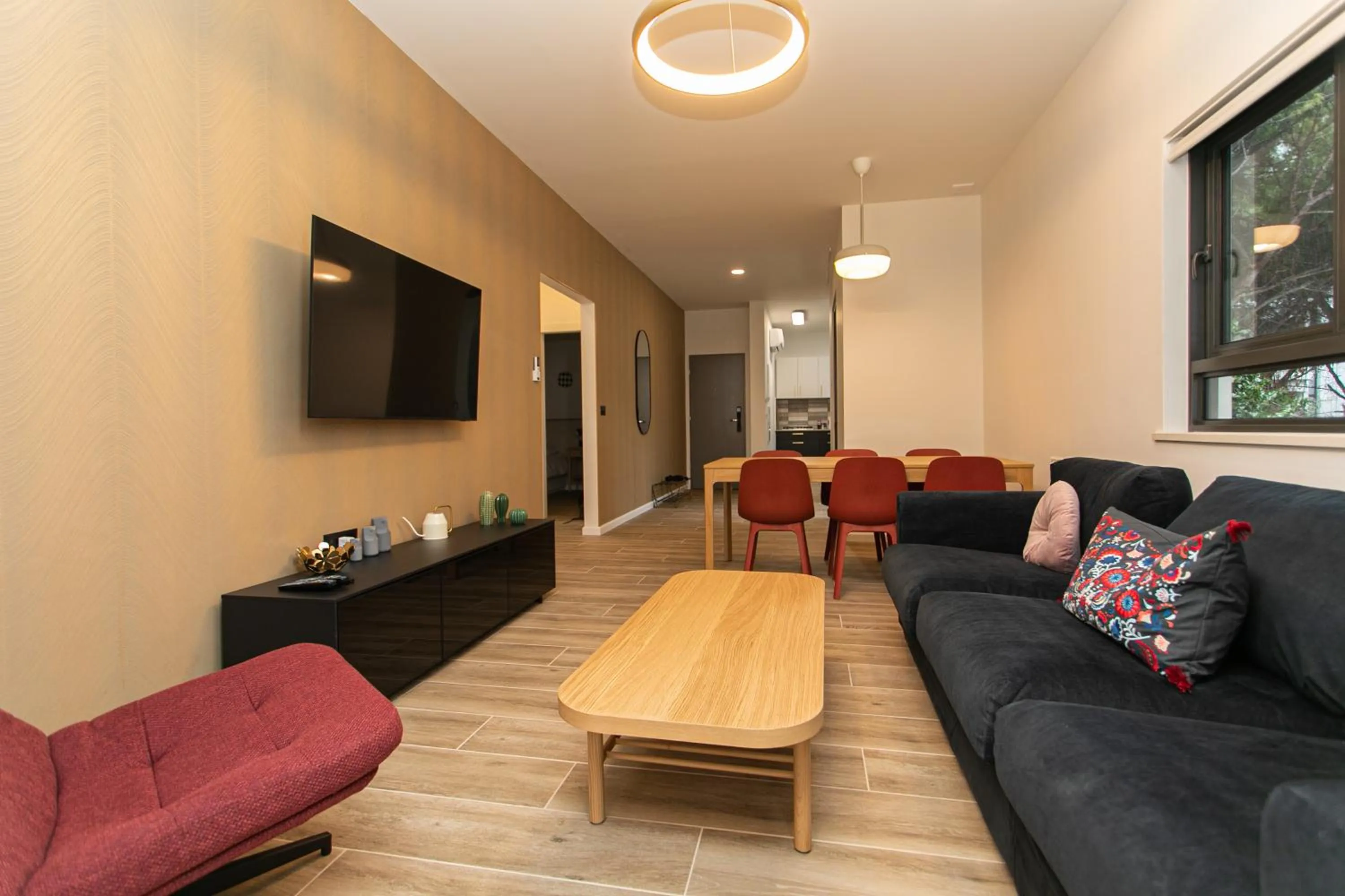 TV and multimedia in Carmel Boutique Apartments