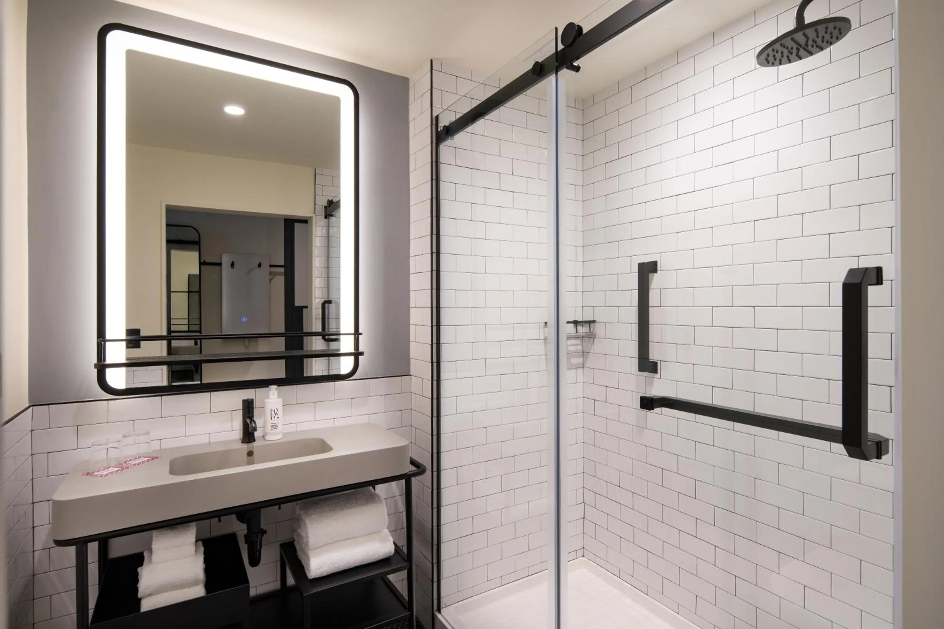 Standard Queen Room in Moxy Atlanta Downtown