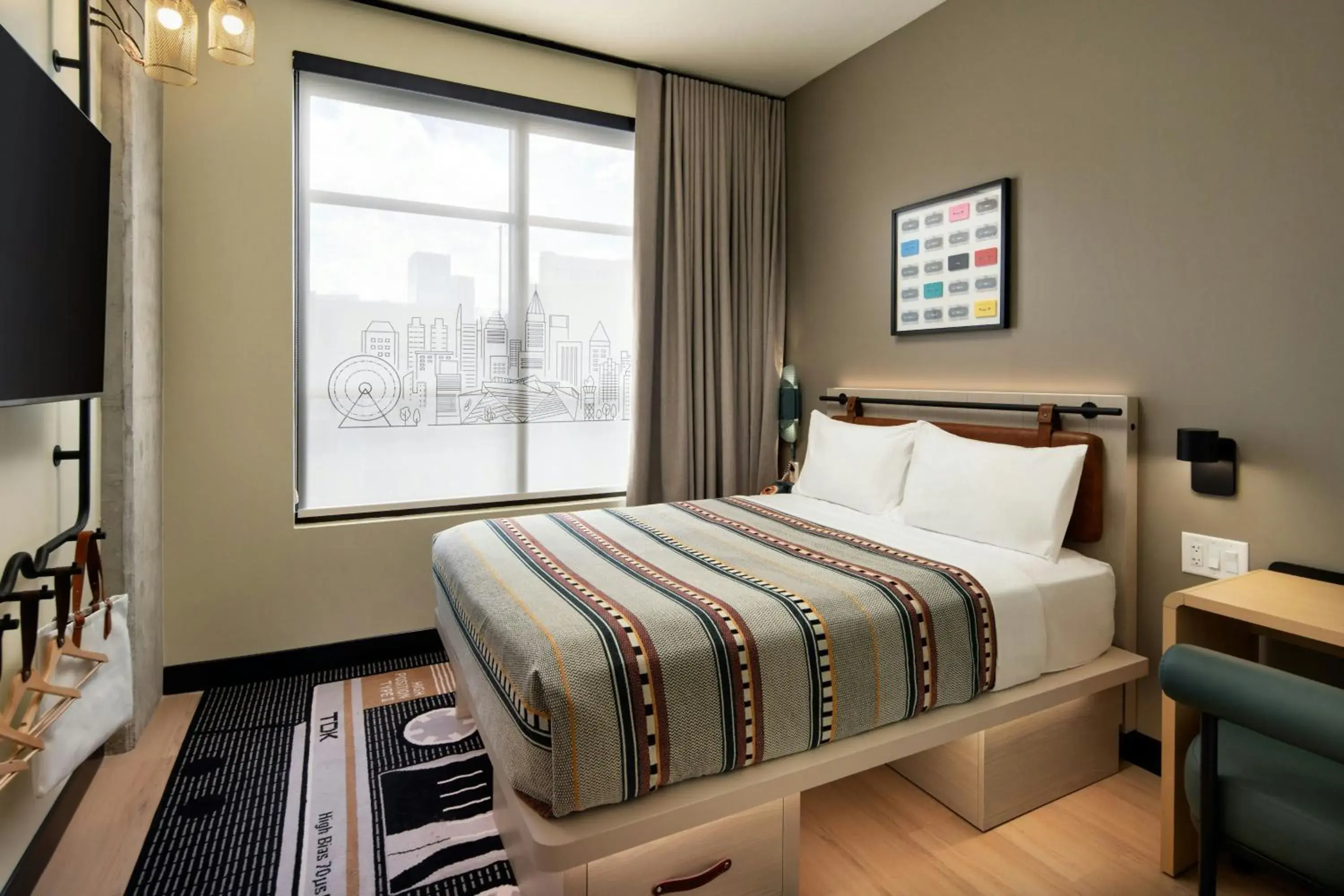 Standard Queen Room in Moxy Atlanta Downtown Standard Queen Room in Moxy Atlanta Downtown