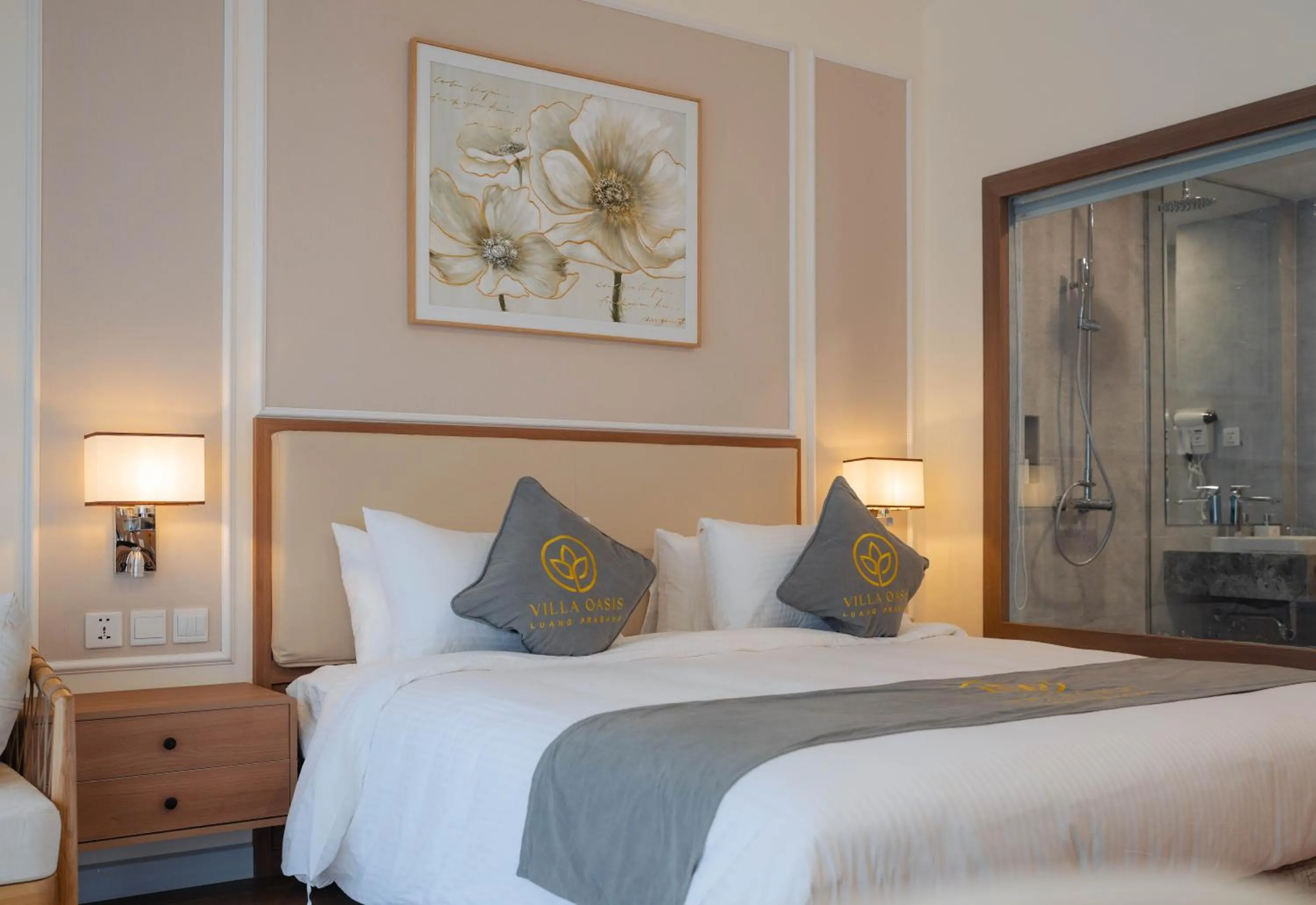 Photo of the whole room, Bed in Villa Oasis Luang Prabang