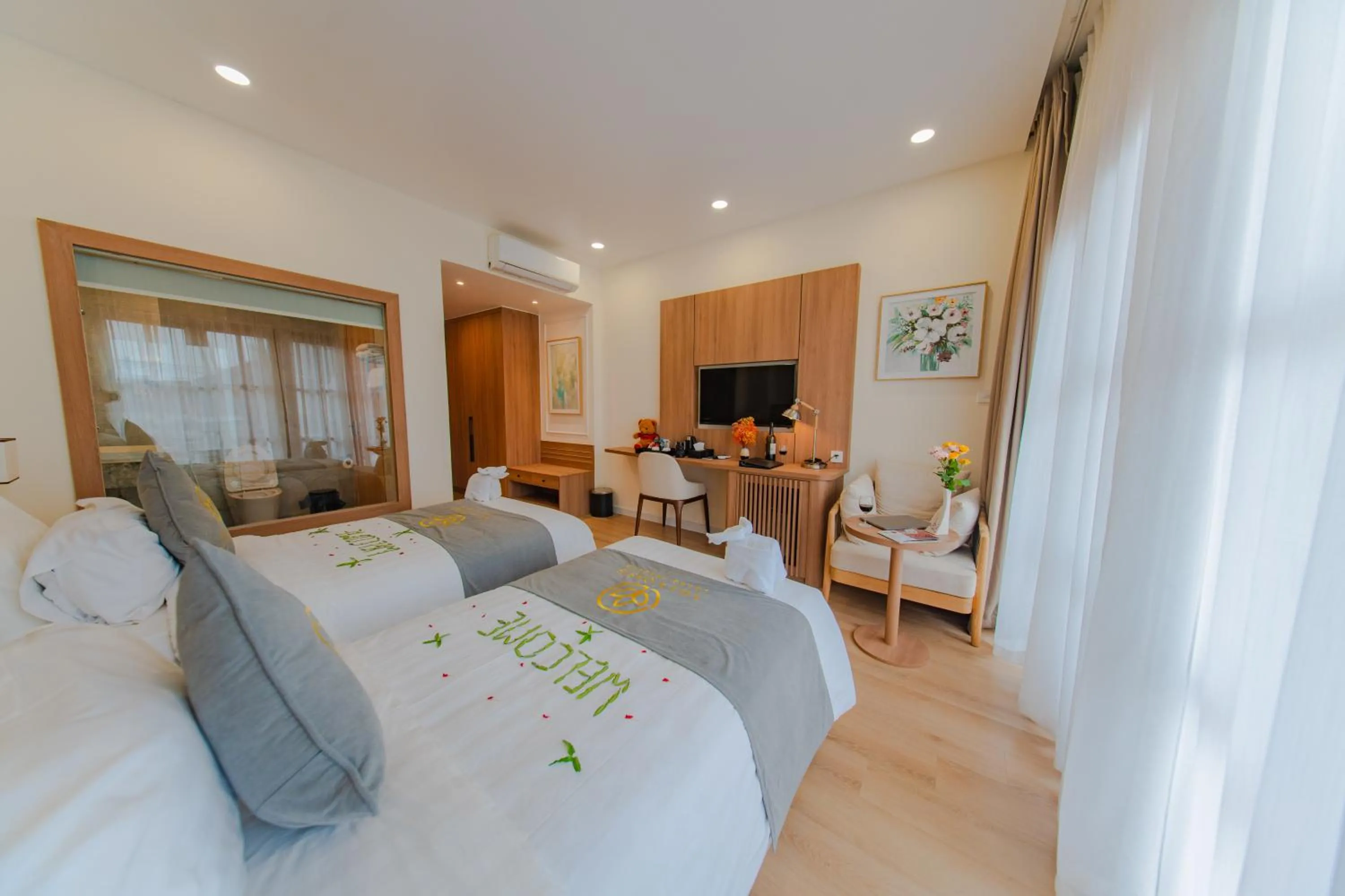 Living room, Bed in Villa Oasis Luang Prabang