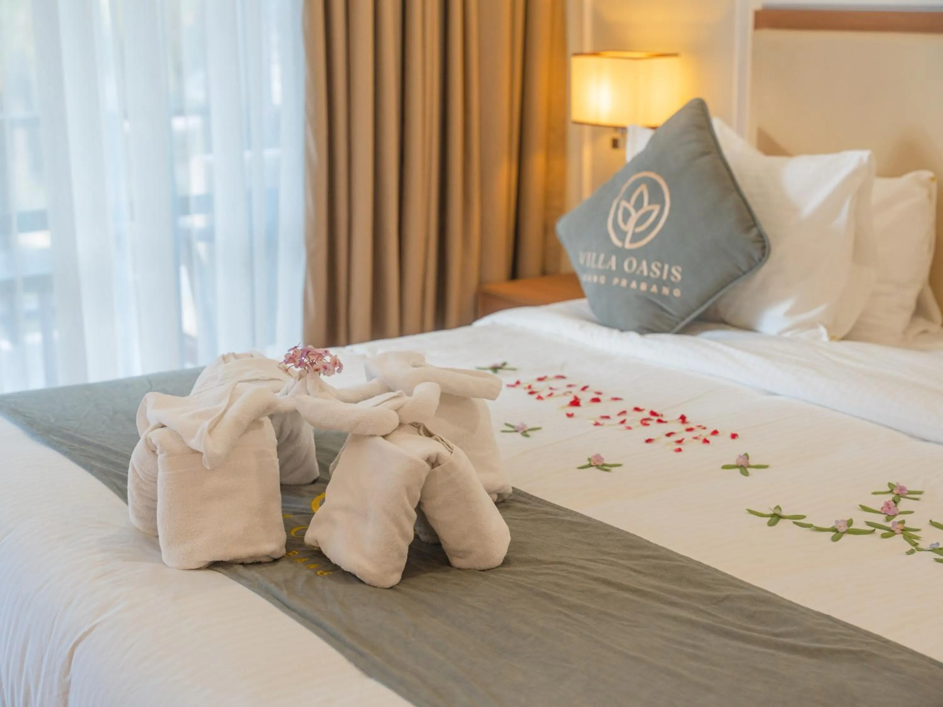 Photo of the whole room, Bed in Villa Oasis Luang Prabang
