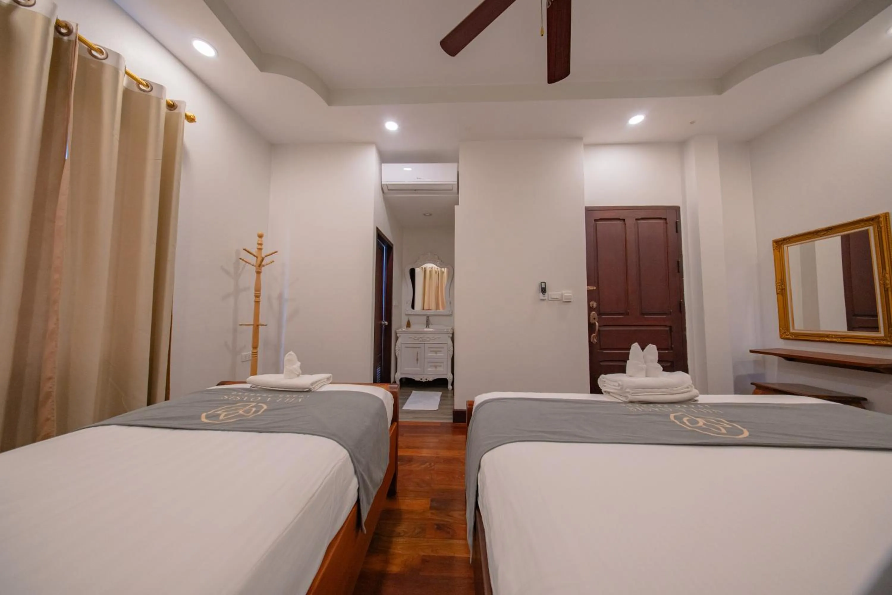 Photo of the whole room, Bed in Villa Oasis Luang Prabang