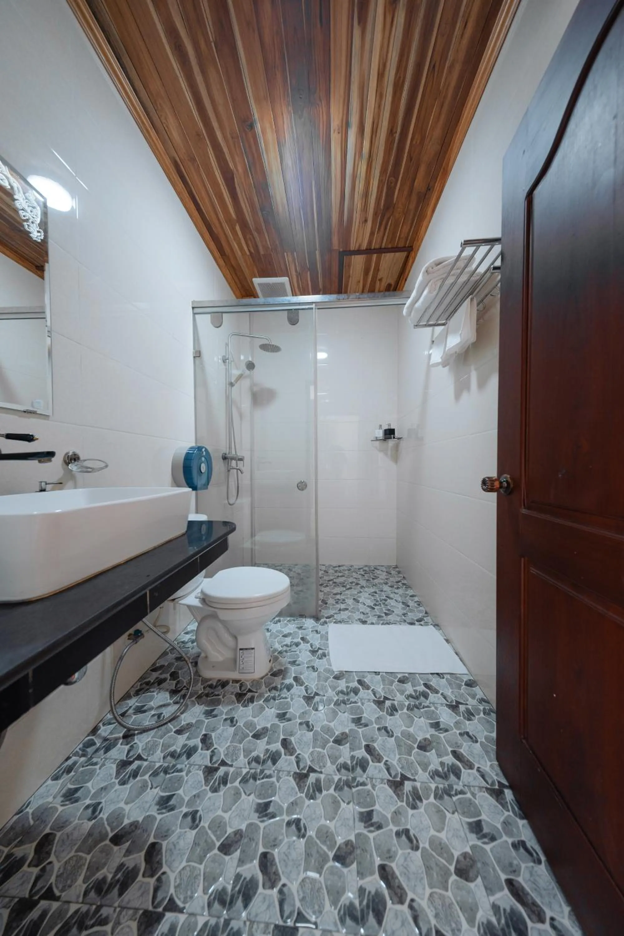 Toilet in Villa Oasis Luang Prabang
