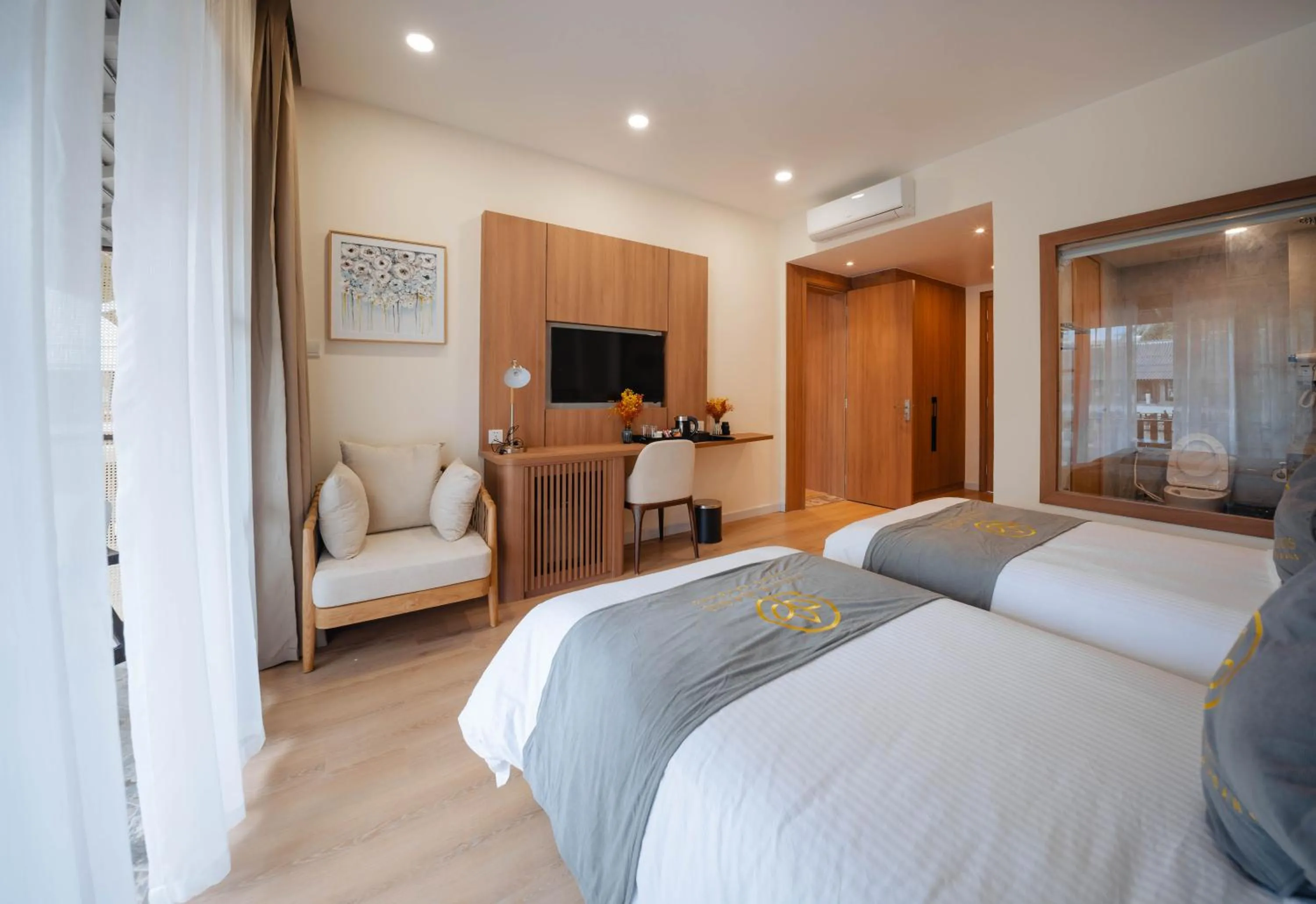 Photo of the whole room, Bed in Villa Oasis Luang Prabang