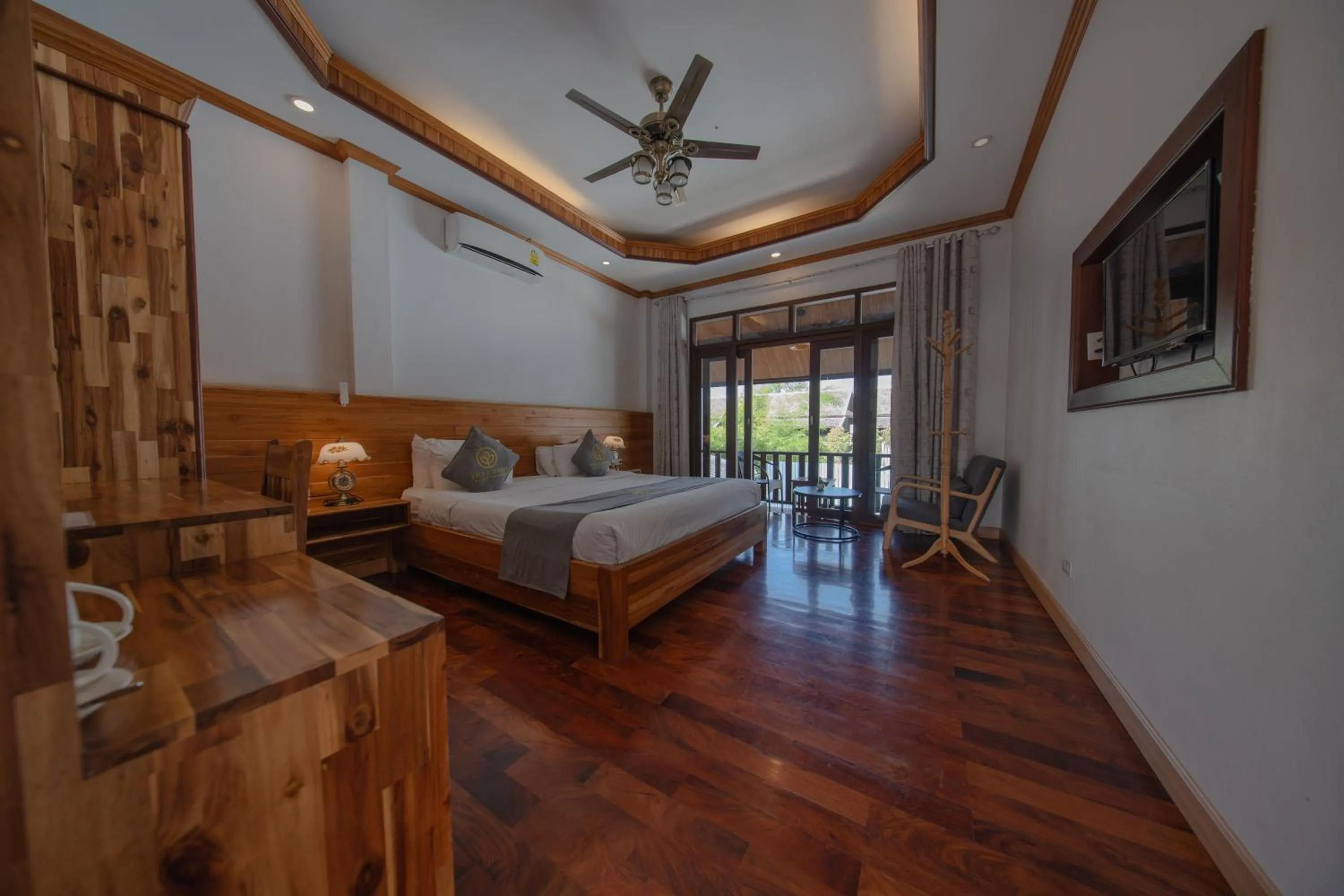 Photo of the whole room, Bed in Villa Oasis Luang Prabang