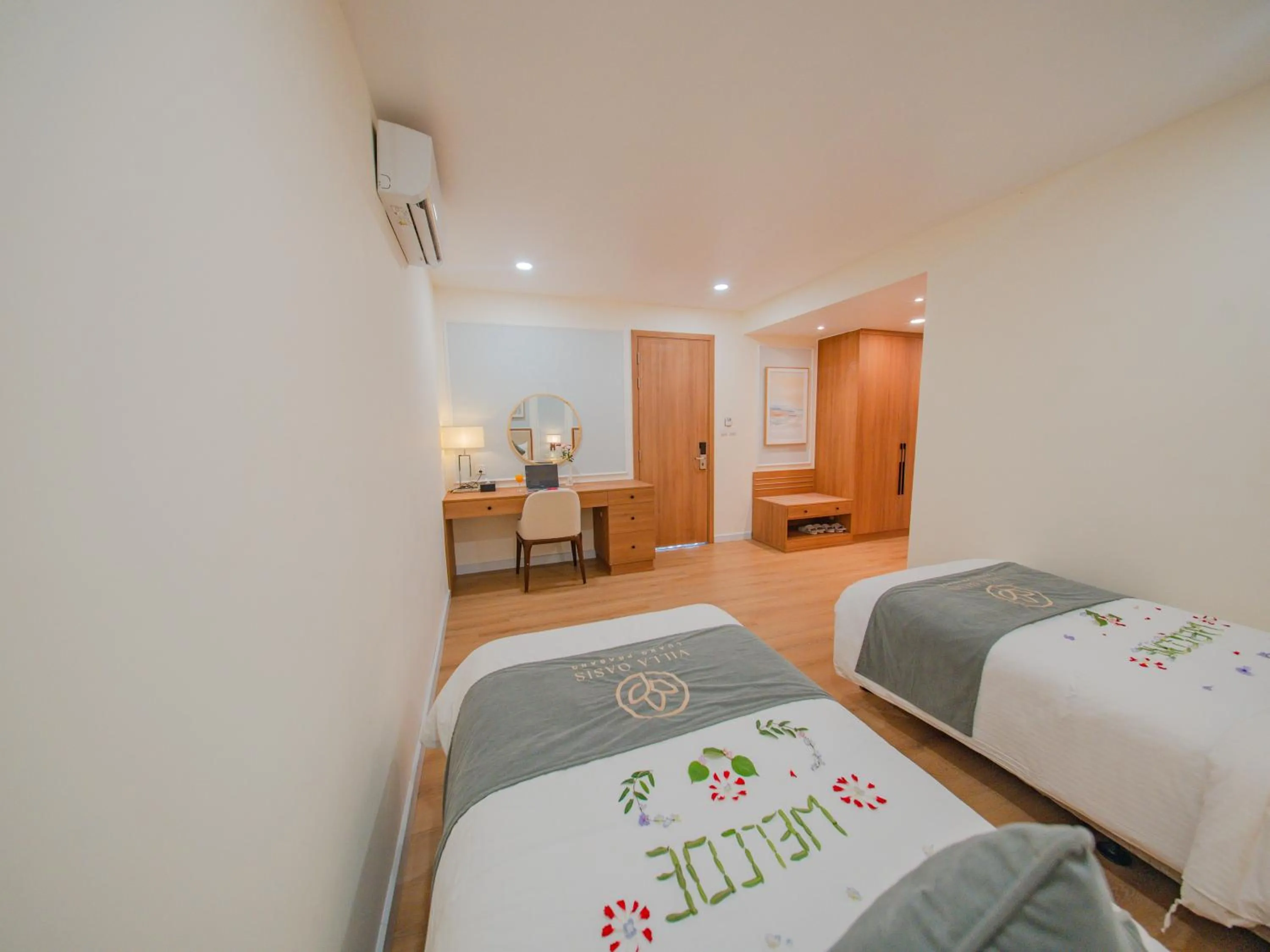 Photo of the whole room, Bed in Villa Oasis Luang Prabang