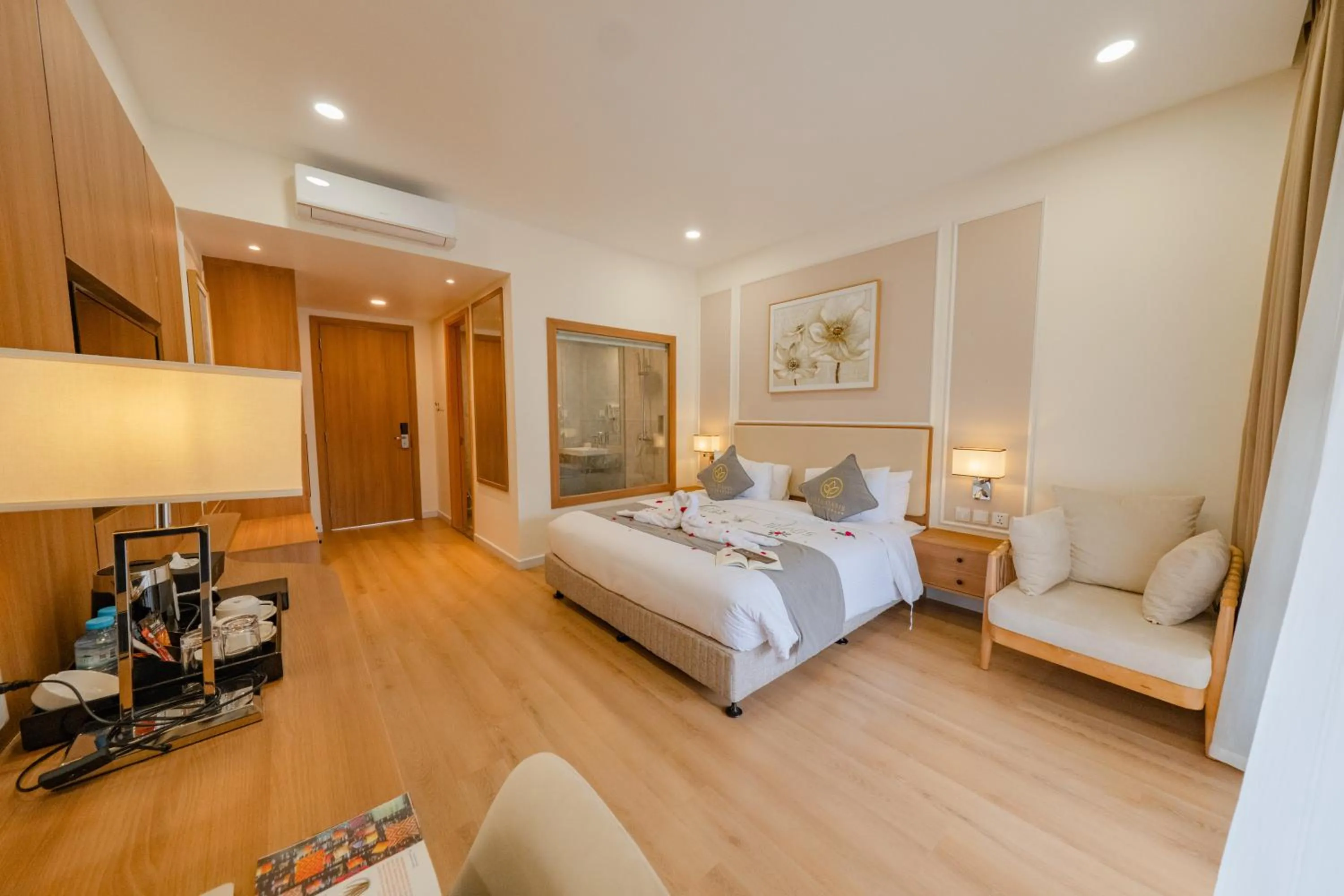 Photo of the whole room, Bed in Villa Oasis Luang Prabang
