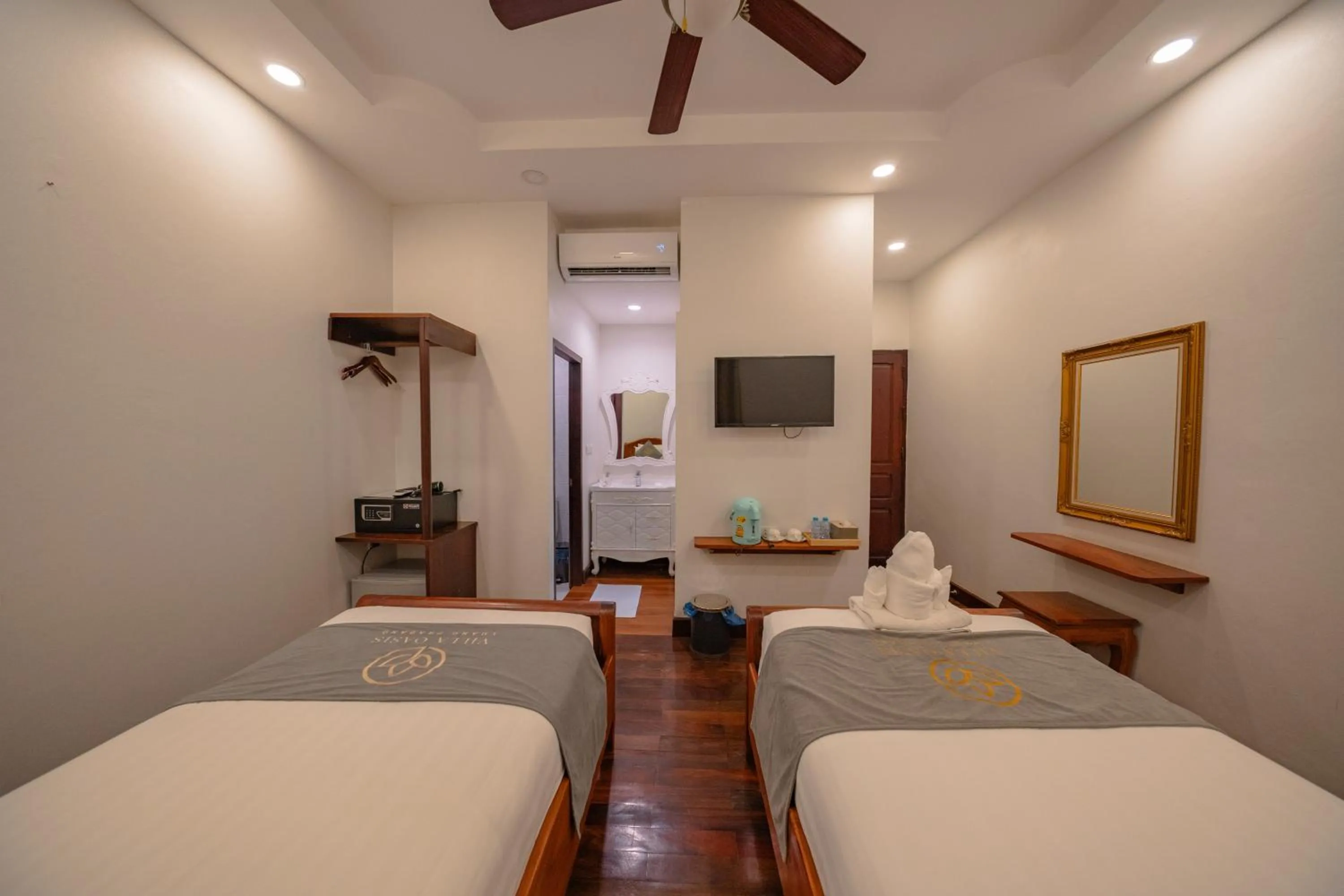 Photo of the whole room, Bed in Villa Oasis Luang Prabang