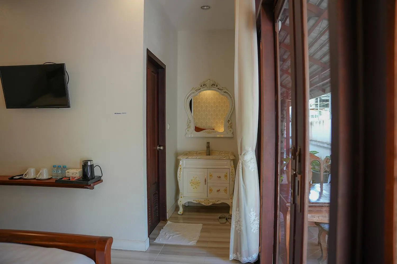 Photo of the whole room, Bed in Villa Oasis Luang Prabang