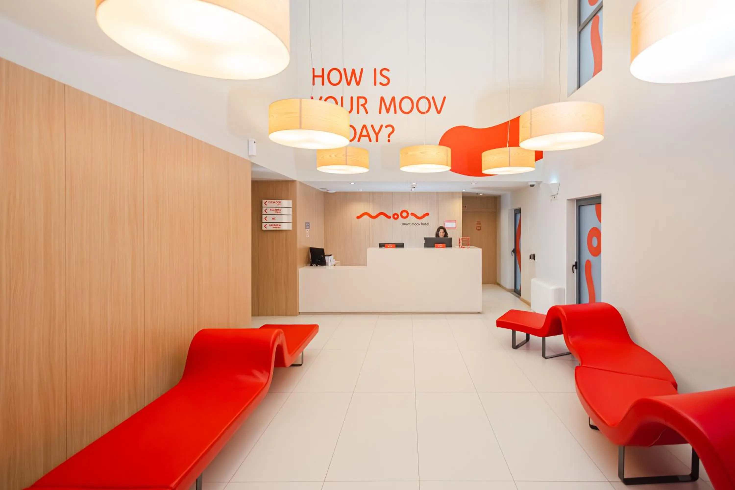 Lobby or reception in Moov Hotel Porto Norte