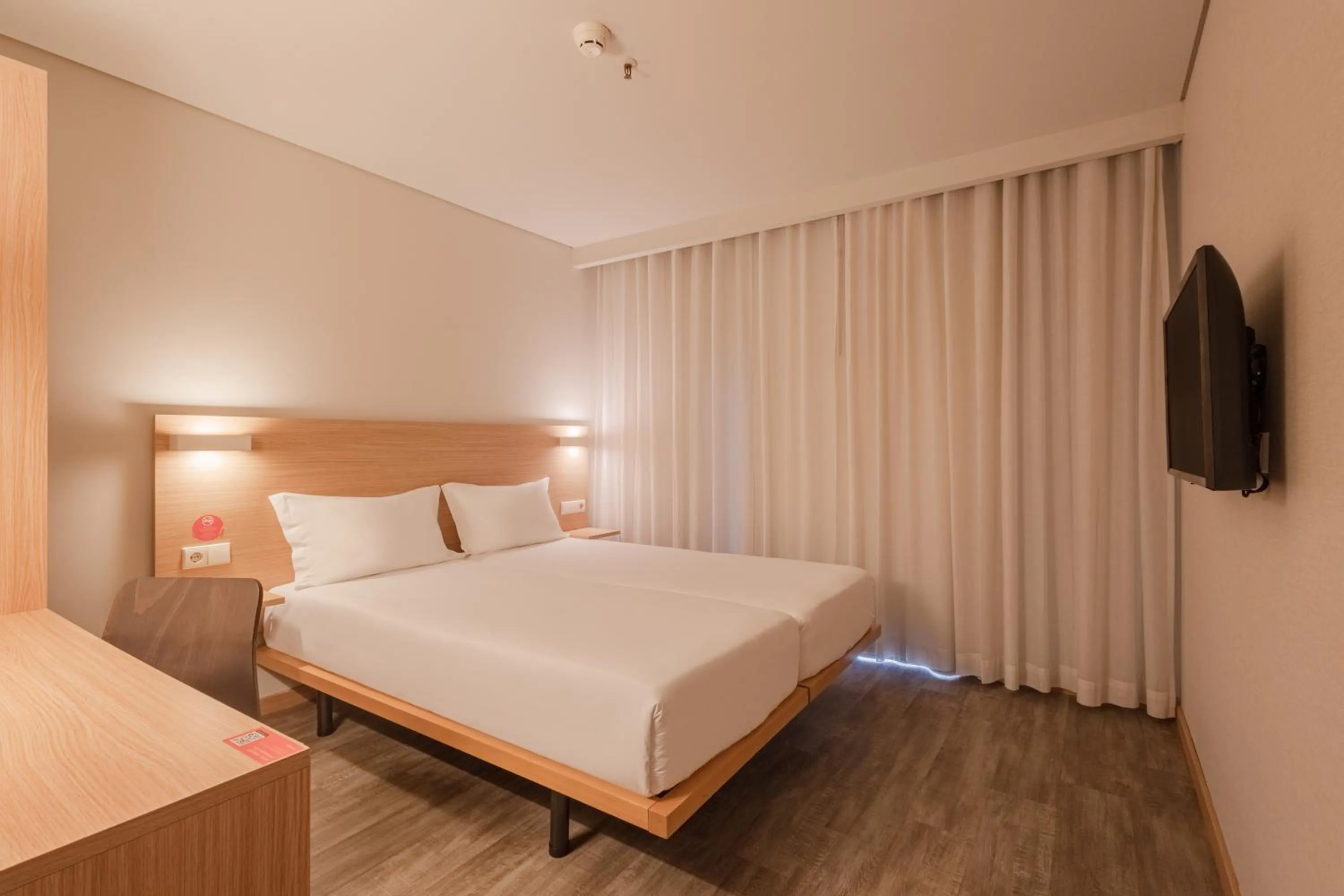 Bed in Moov Hotel Porto Norte