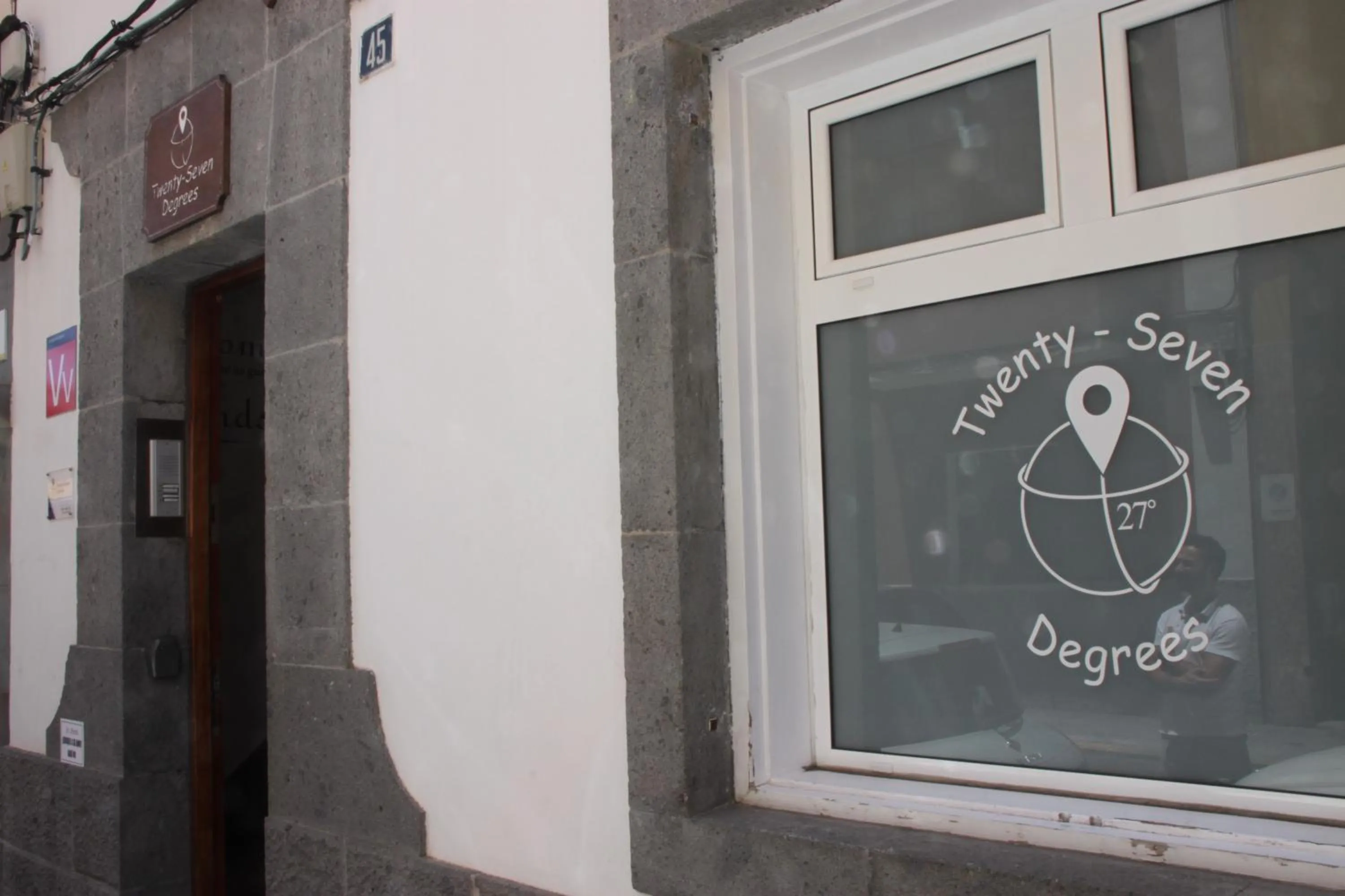 Facade/entrance in Twenty Seven Degrees Las Palmas